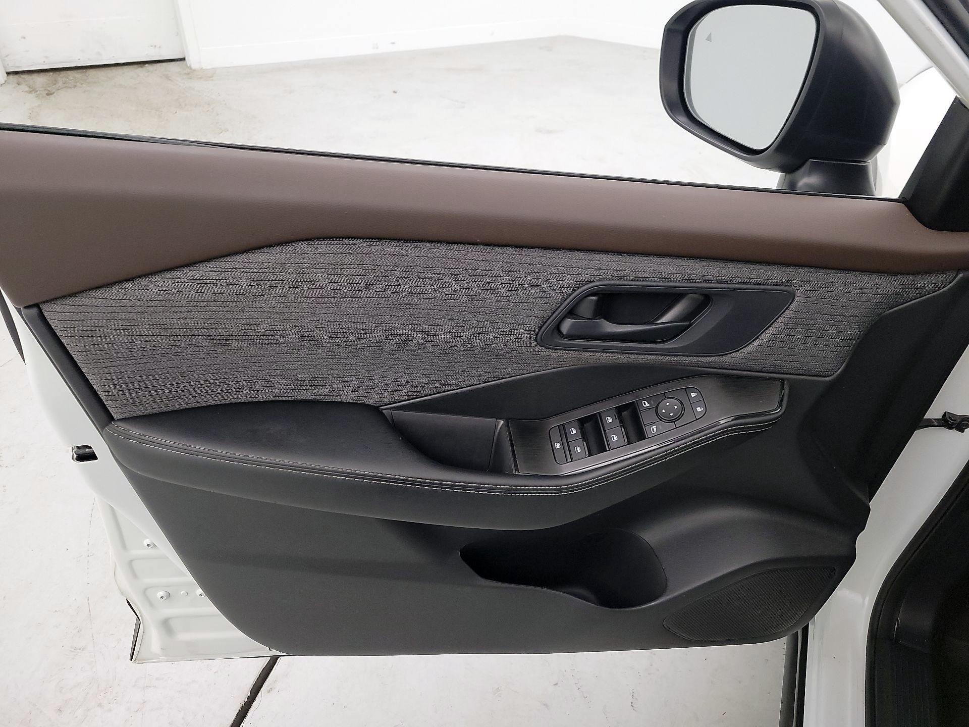 Thumbnail: 2022 Nissan Rogue - 10