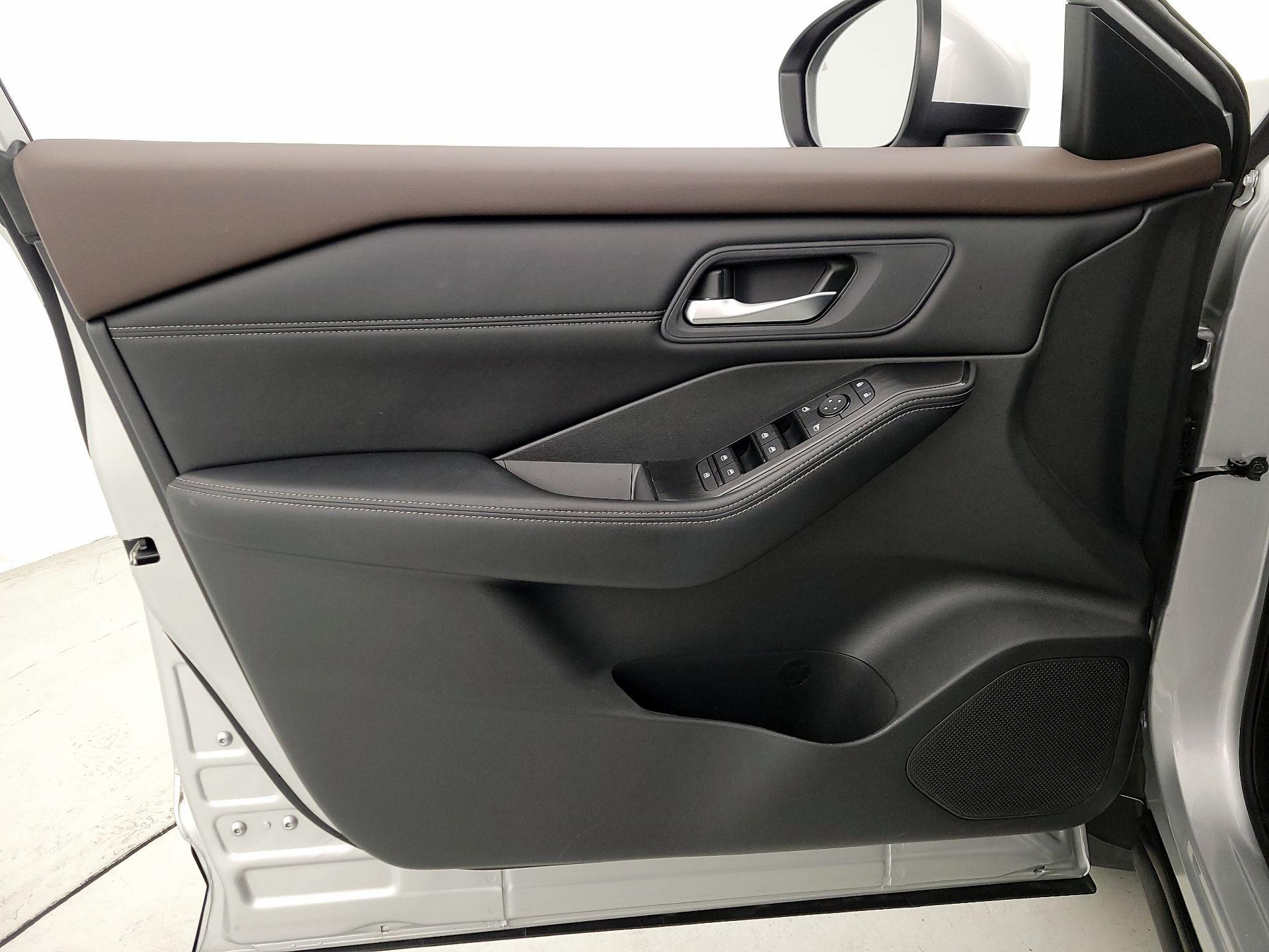 Thumbnail: 2023 Nissan Rogue - 12