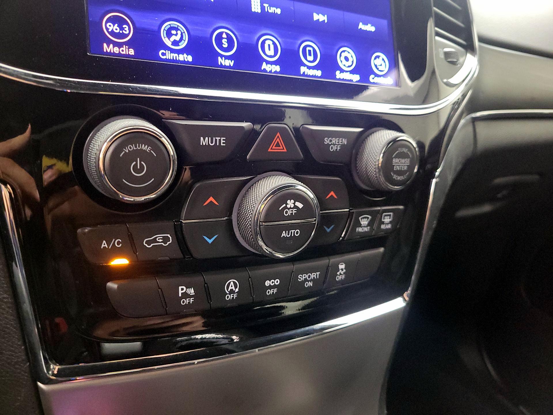 Thumbnail: 2021 Jeep Grand Cherokee - 17
