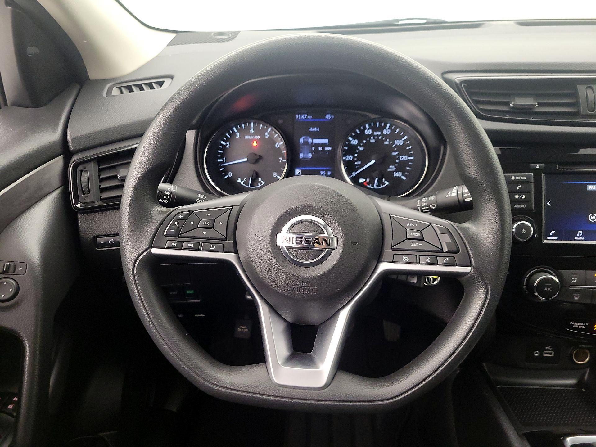 Thumbnail: 2020 Nissan Rogue Sport - 10