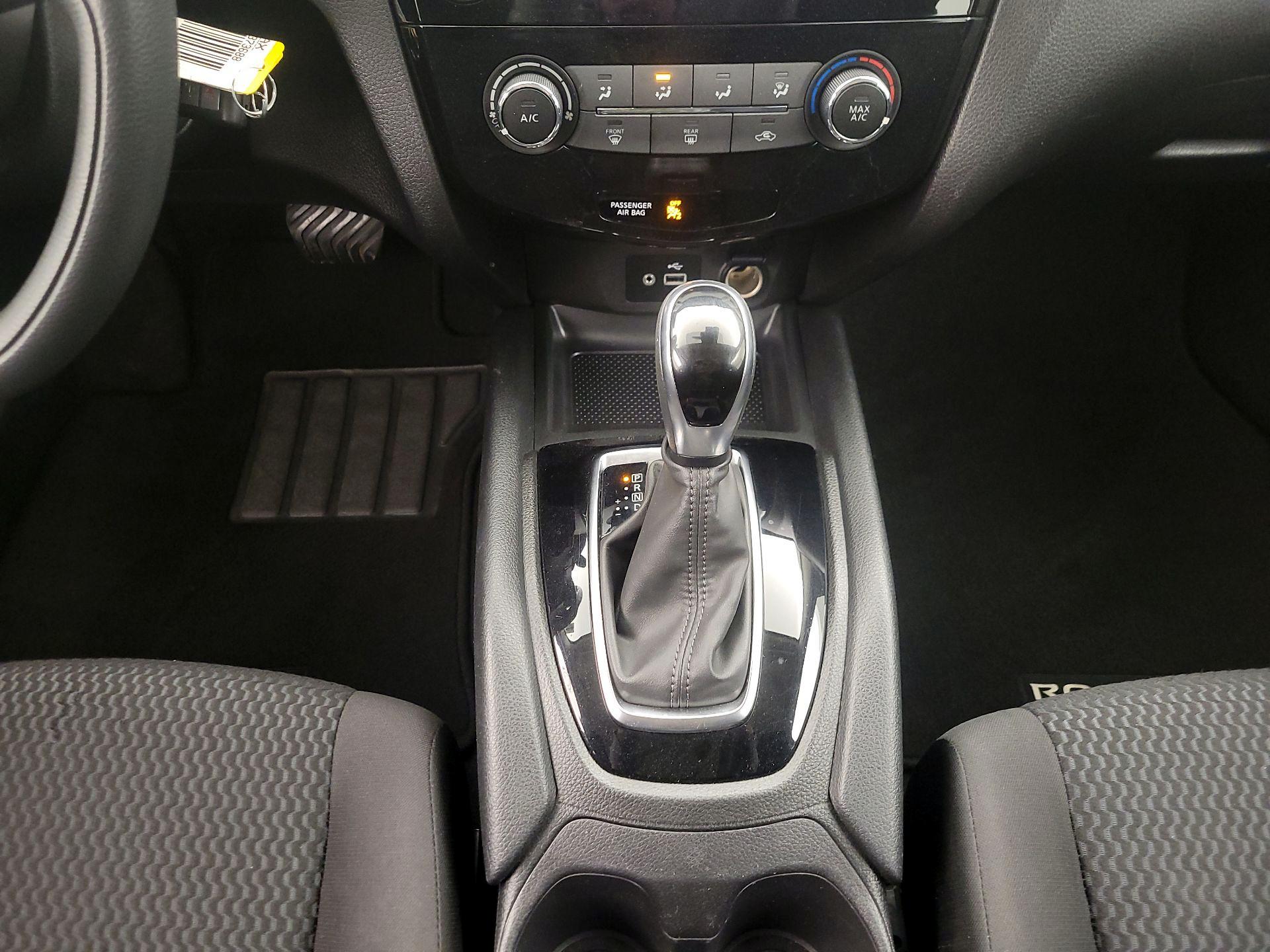 Thumbnail: 2020 Nissan Rogue Sport - 16