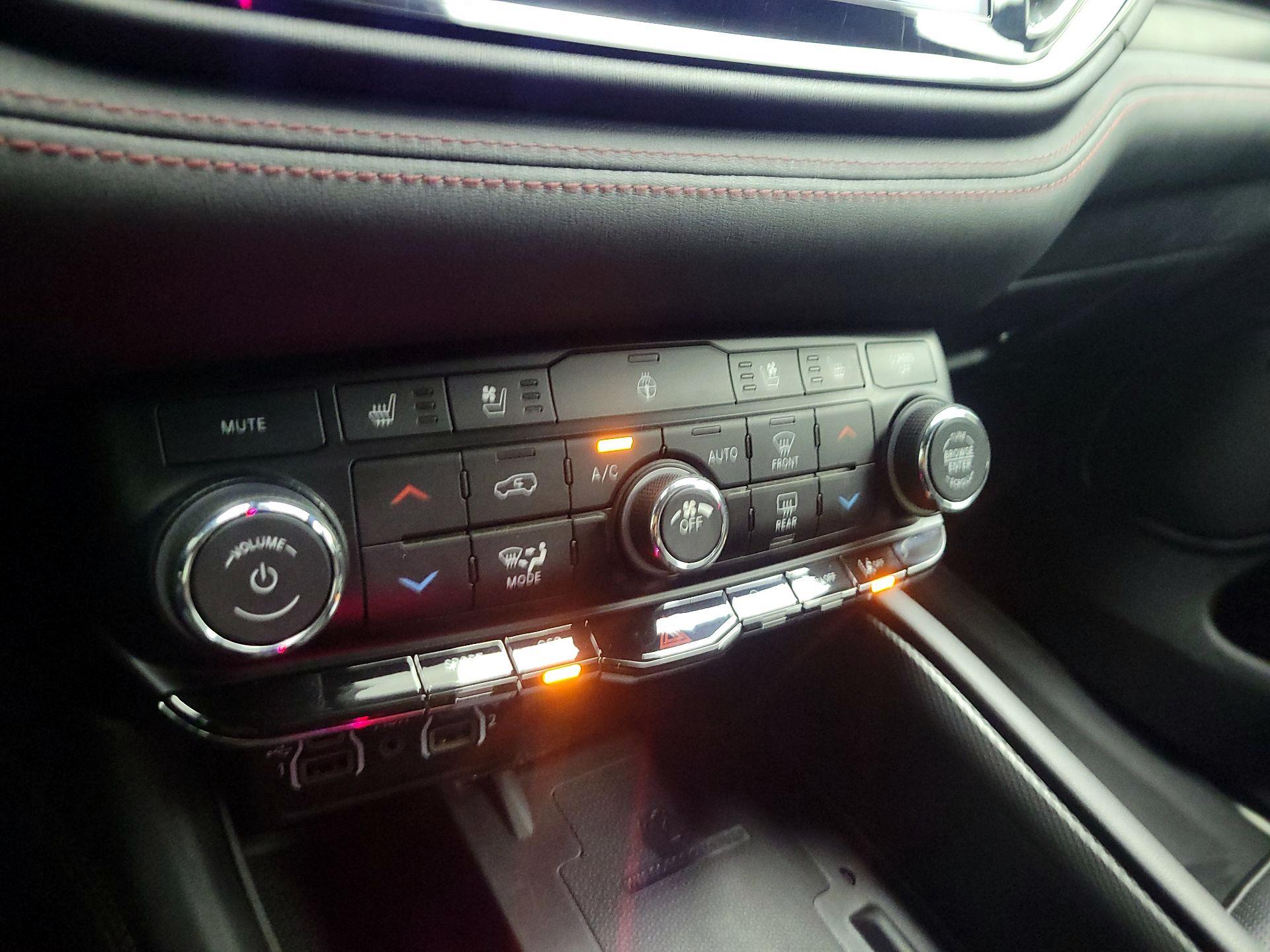 Thumbnail: 2022 Dodge Durango - 14