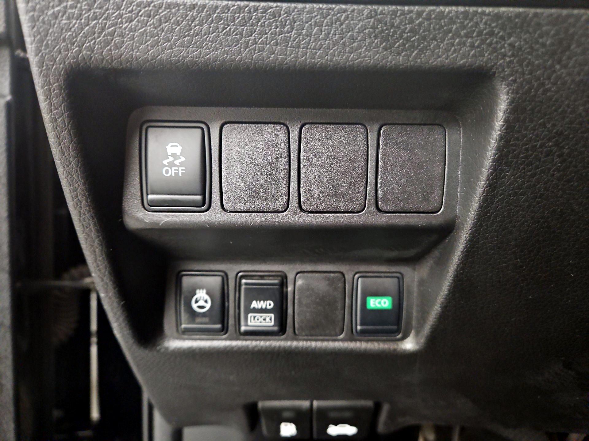 Thumbnail: 2018 Nissan Rogue Sport - 13