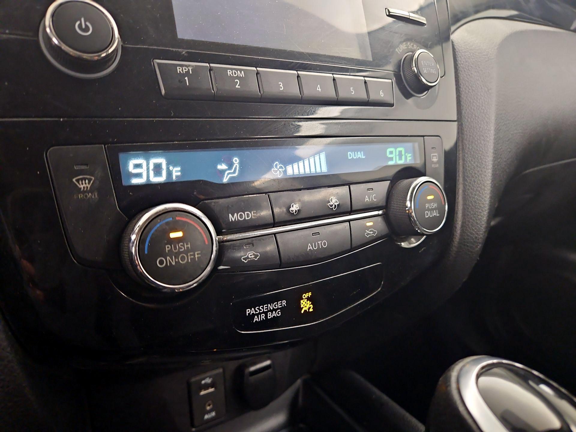 Thumbnail: 2018 Nissan Rogue Sport - 16