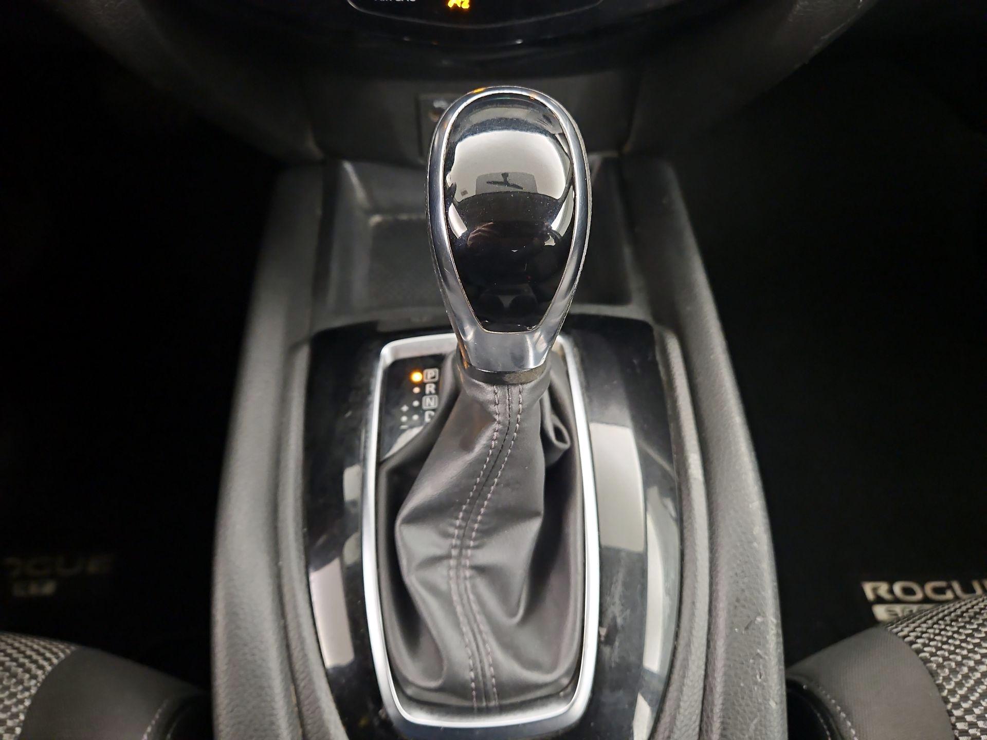 Thumbnail: 2018 Nissan Rogue Sport - 17