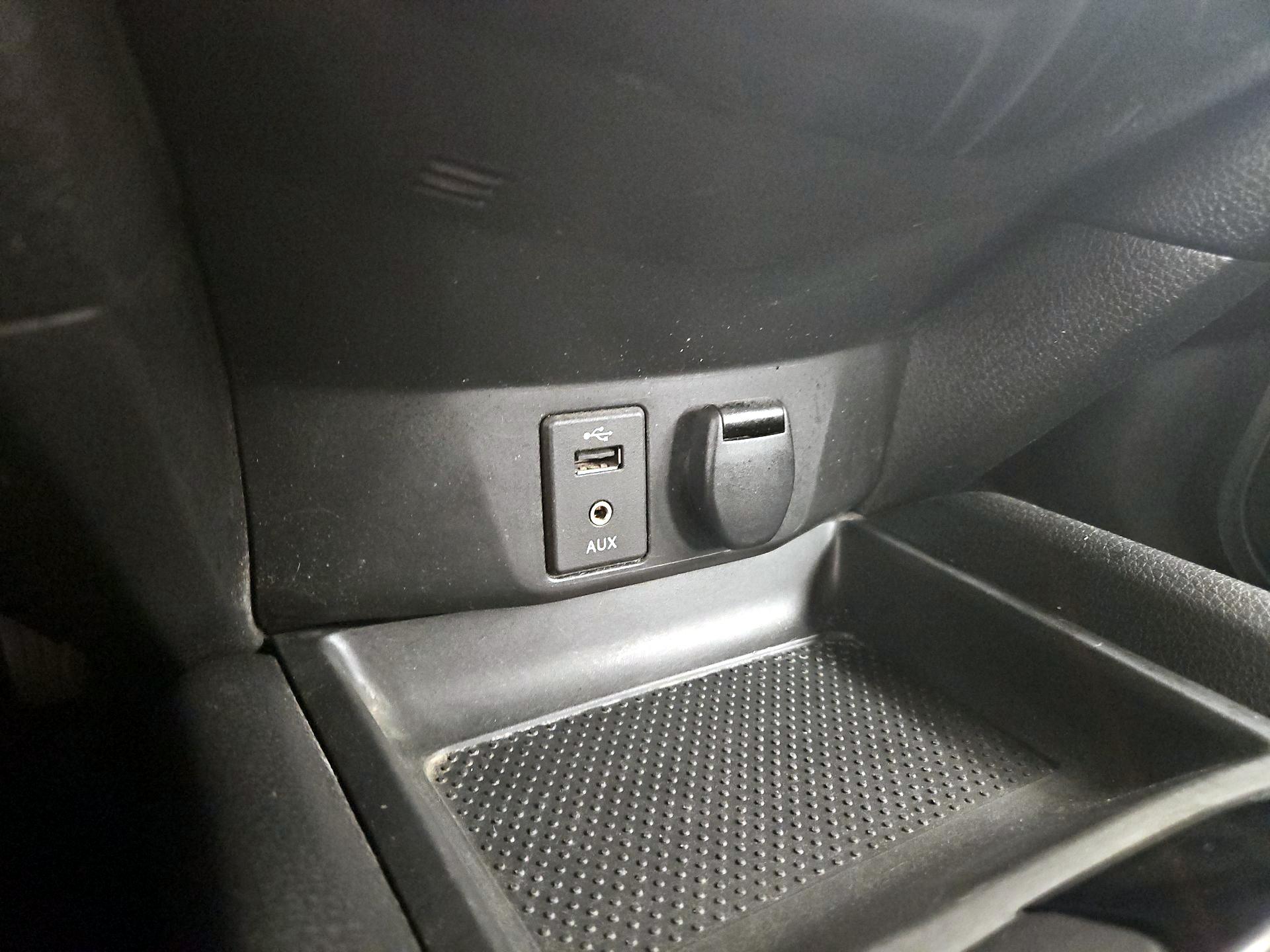 Thumbnail: 2018 Nissan Rogue Sport - 18