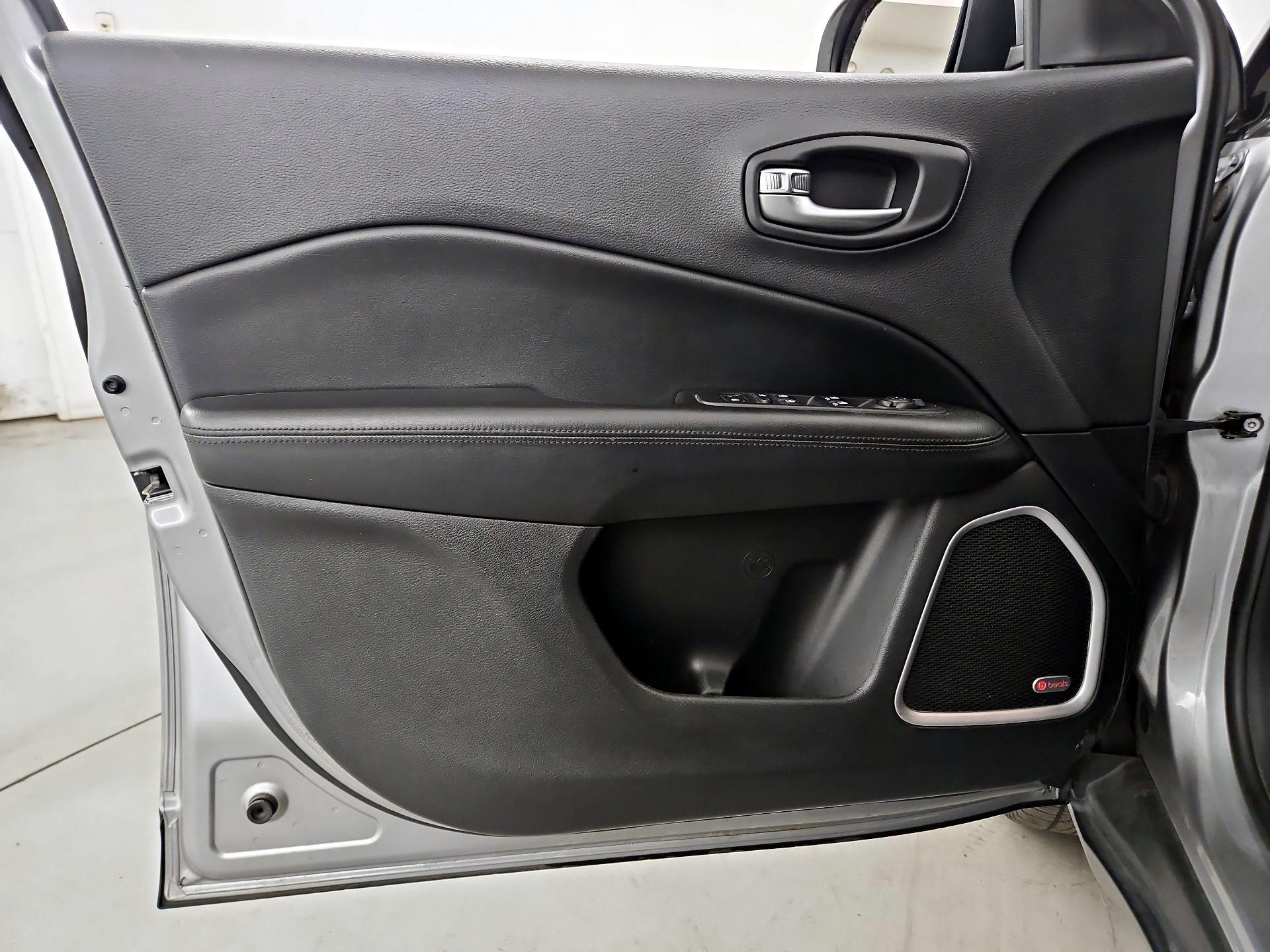 Thumbnail: 2018 Jeep Compass - 12