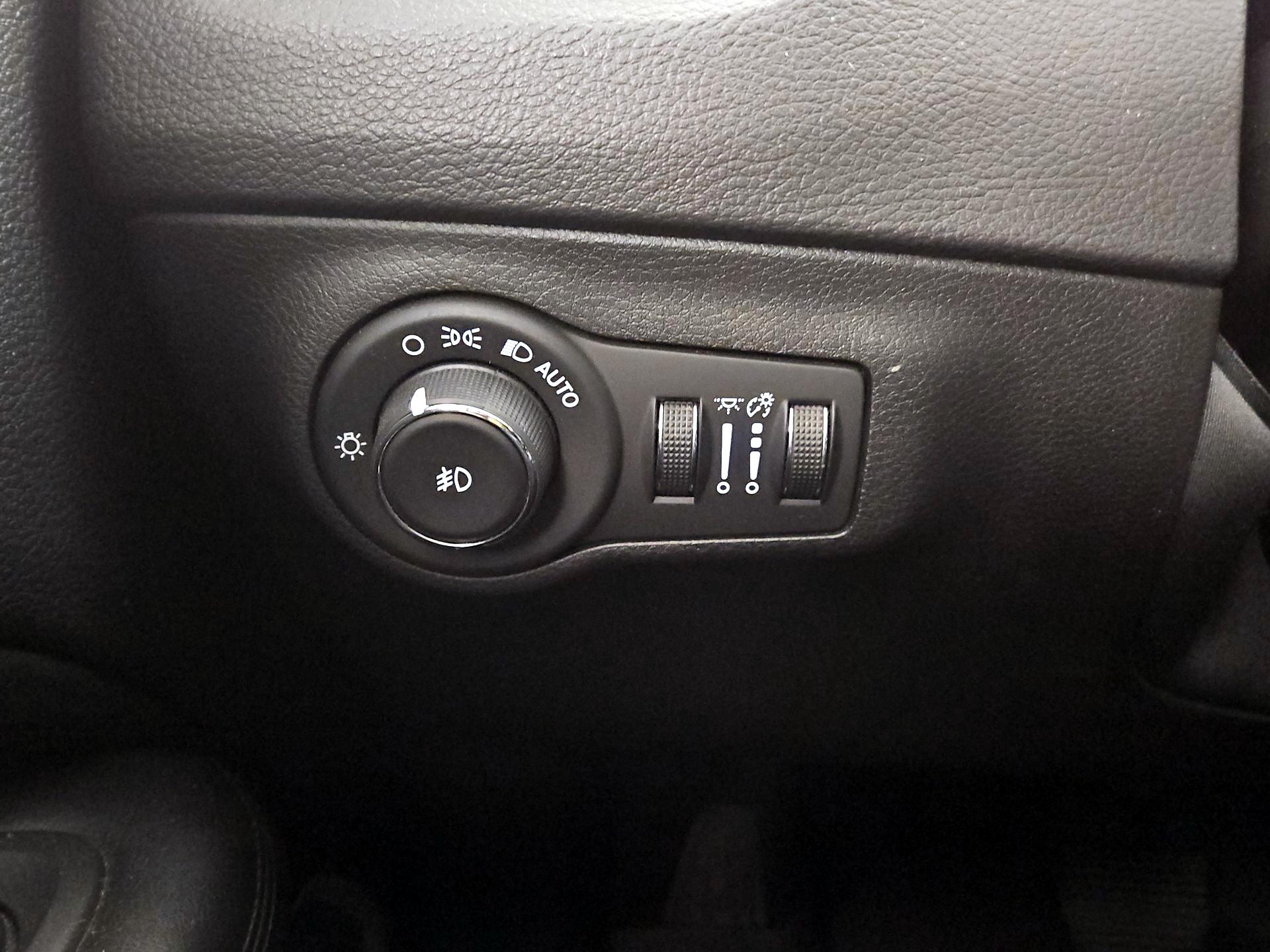 Thumbnail: 2018 Jeep Compass - 13