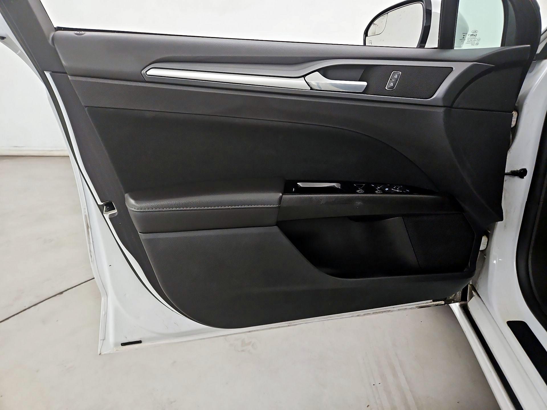 Thumbnail: 2014 Ford Fusion - 12