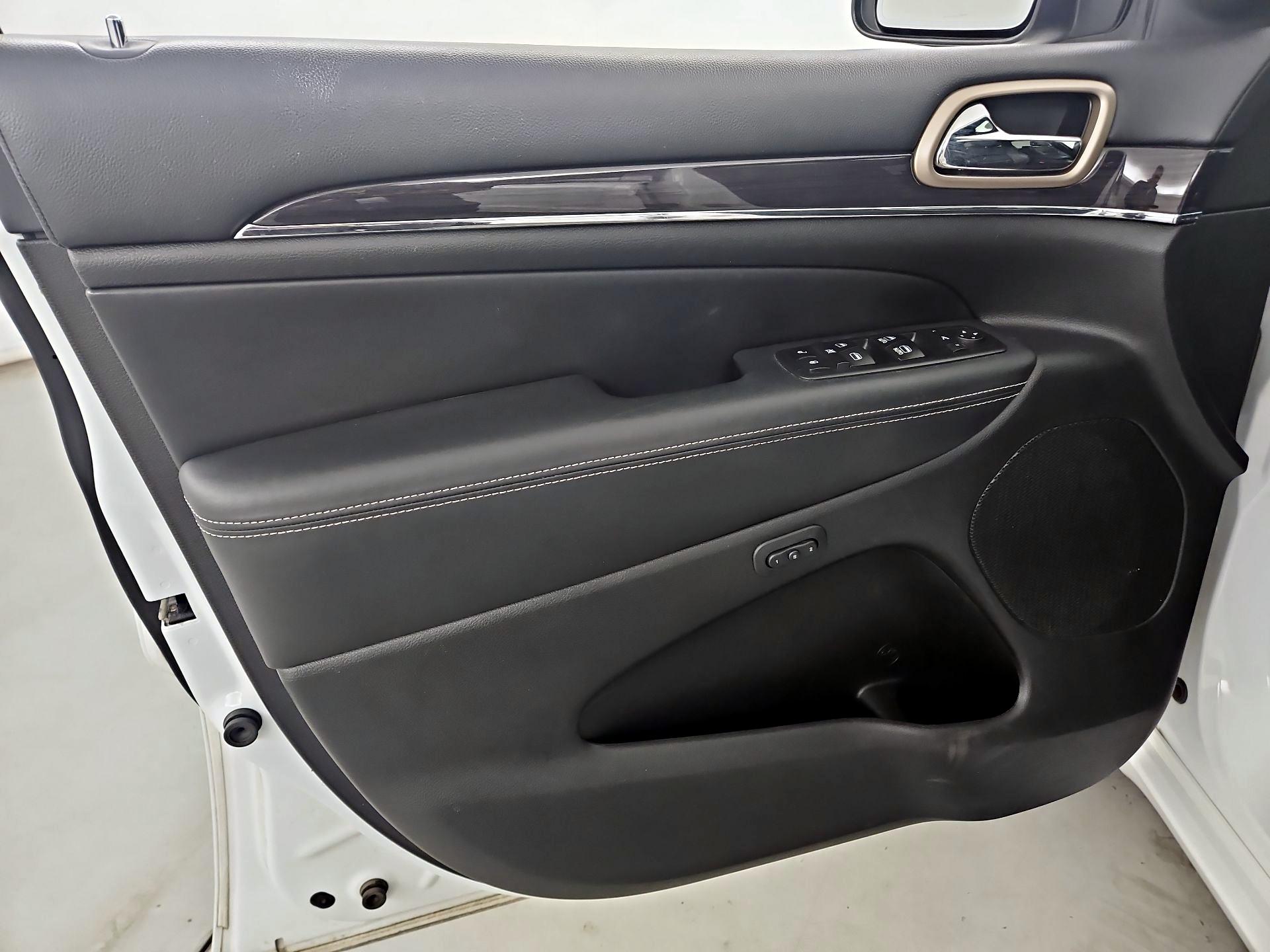 Thumbnail: 2017 Jeep Grand Cherokee - 12