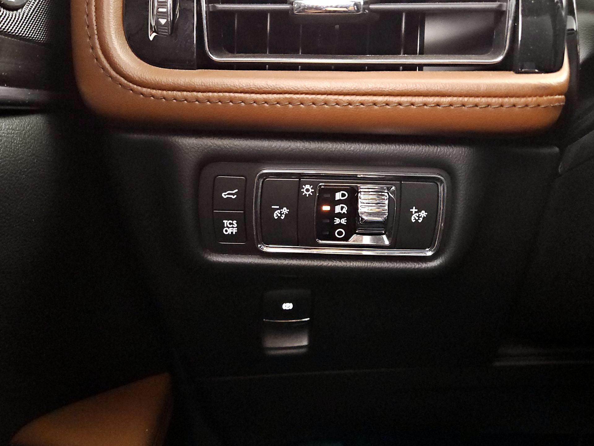 Thumbnail: 2022 Lincoln Nautilus - 13