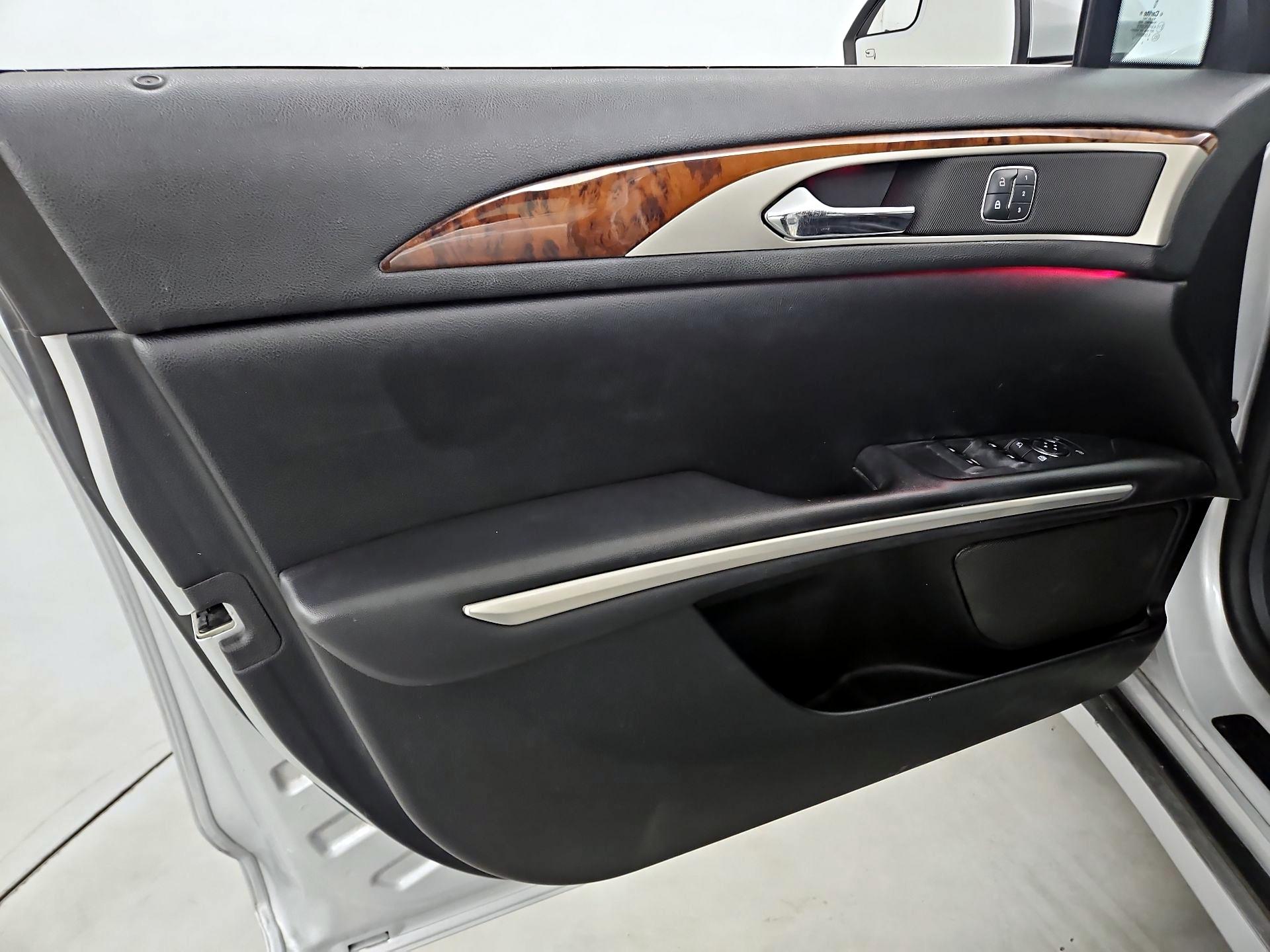 Thumbnail: 2015 Lincoln MKZ - 12