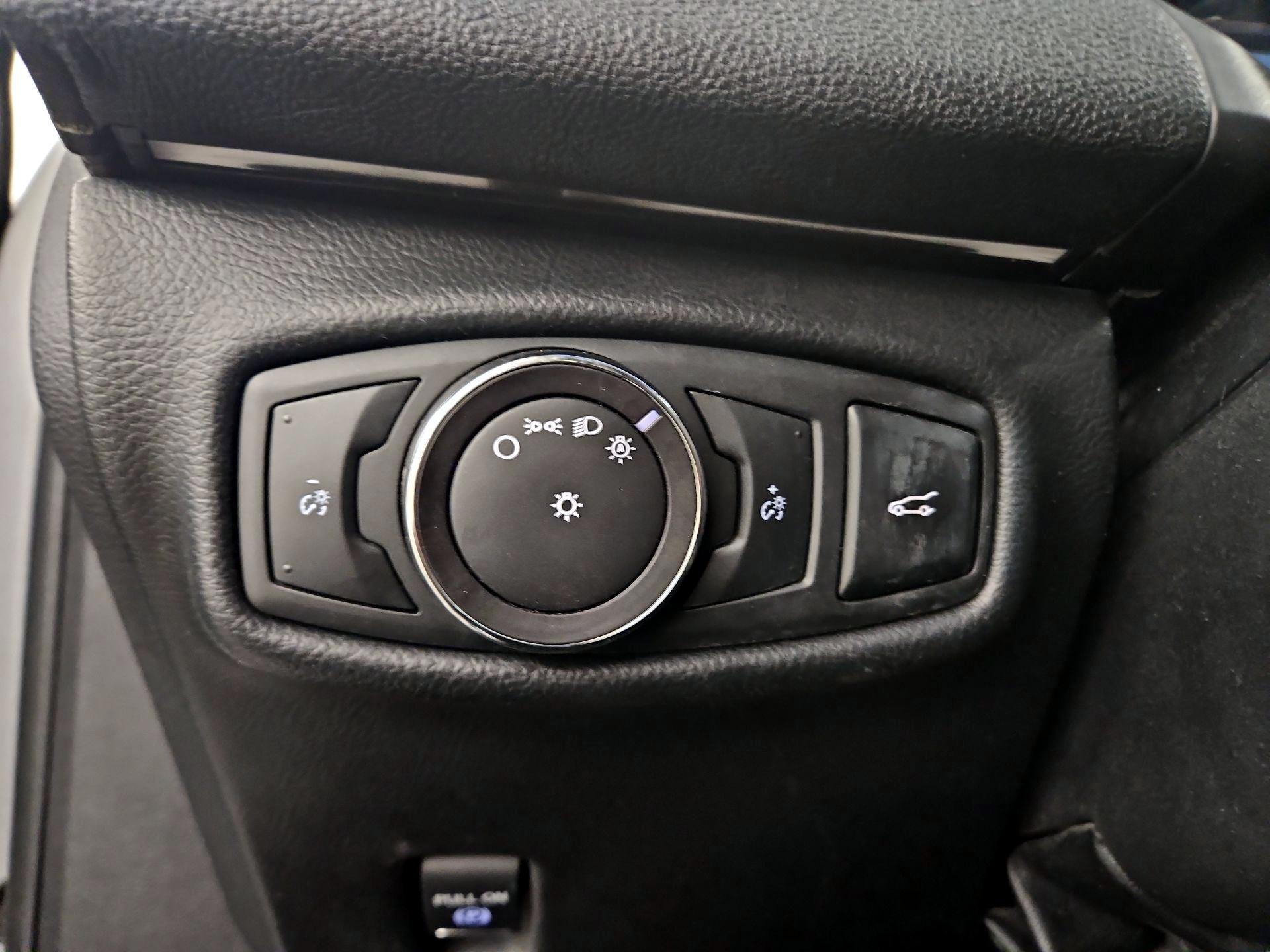 Thumbnail: 2015 Lincoln MKZ - 13