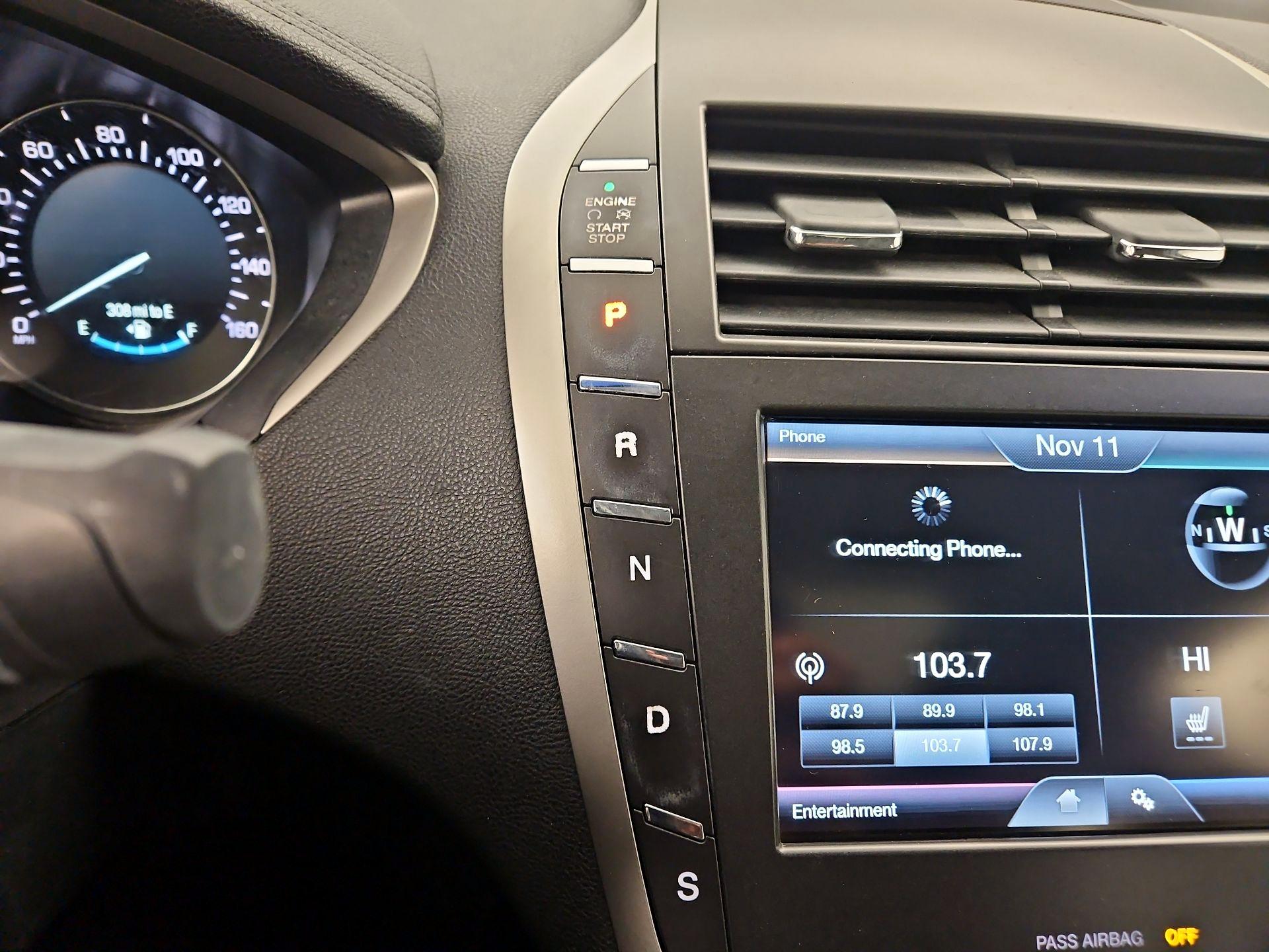 Thumbnail: 2015 Lincoln MKZ - 17