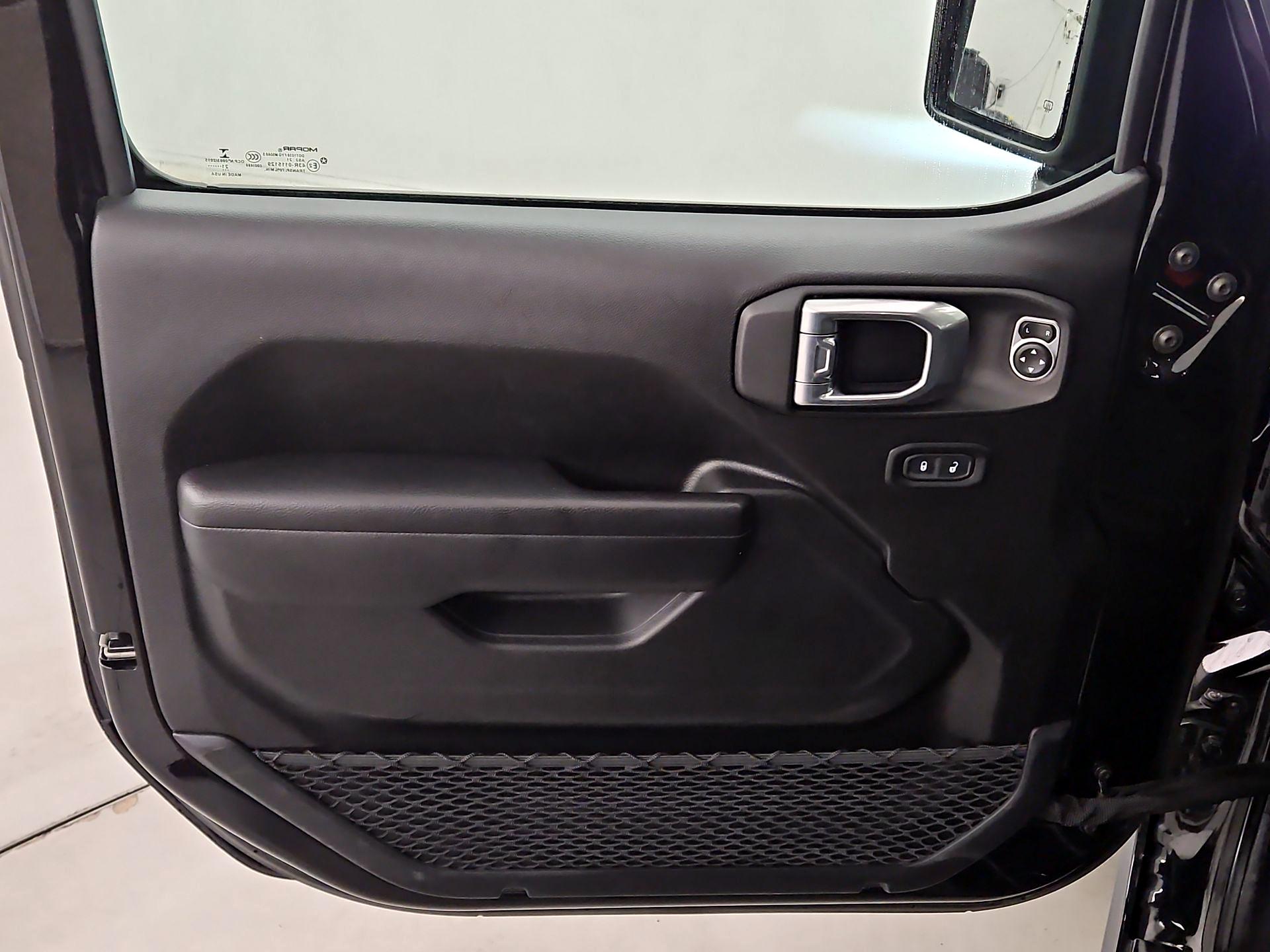 Thumbnail: 2021 Jeep Gladiator - 12