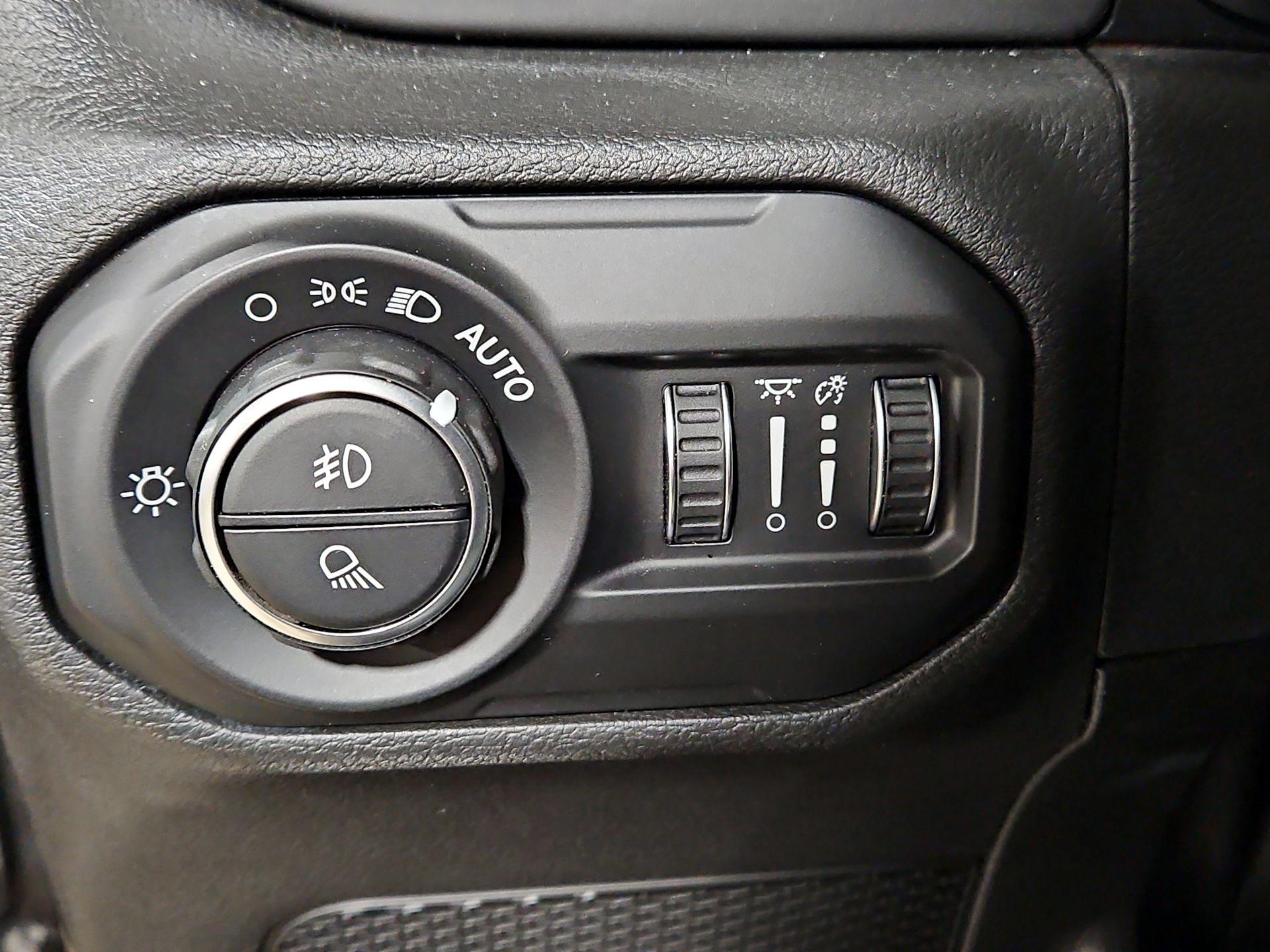 Thumbnail: 2021 Jeep Gladiator - 13