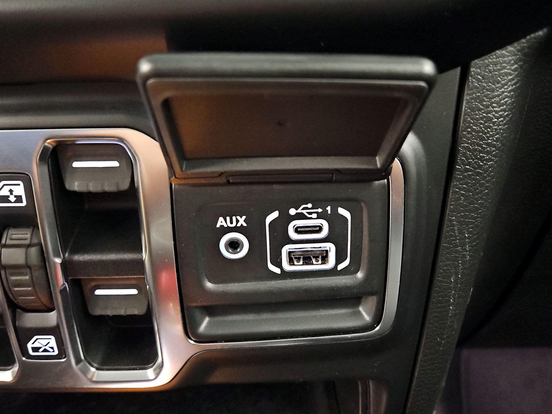 Thumbnail: 2021 Jeep Gladiator - 18