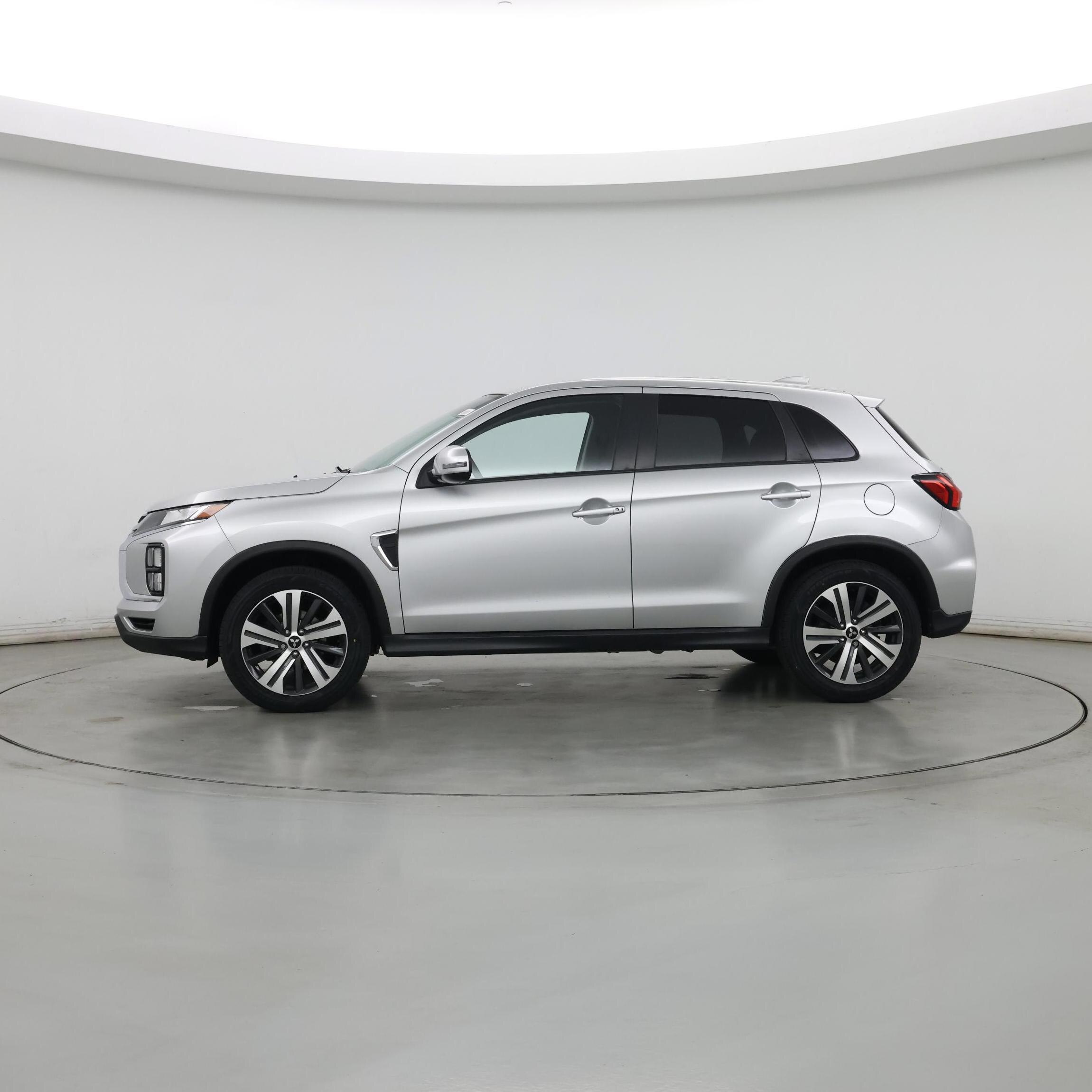 Thumbnail: 2020 Mitsubishi Outlander Sport - 3