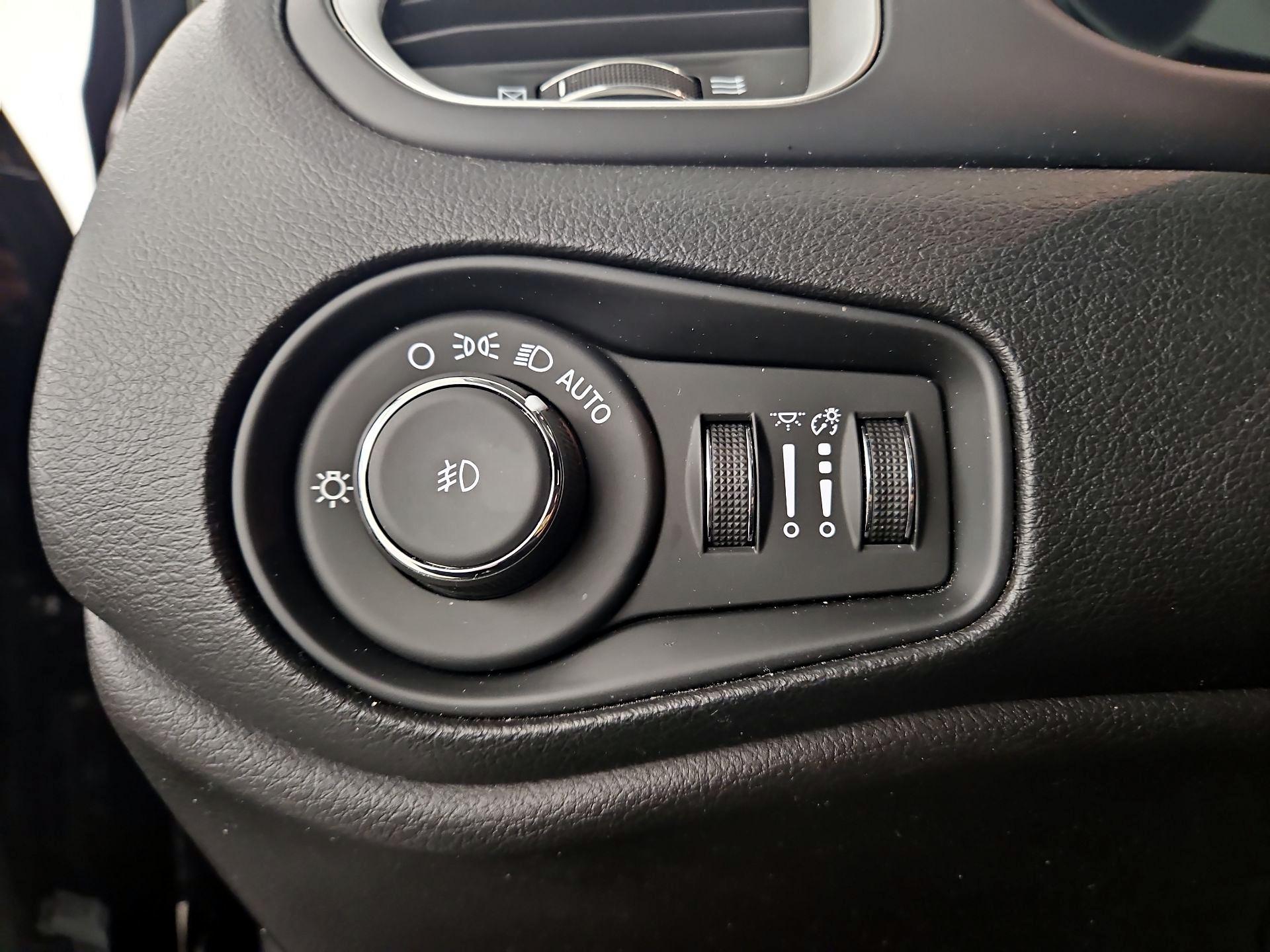 Thumbnail: 2020 Jeep Renegade - 13