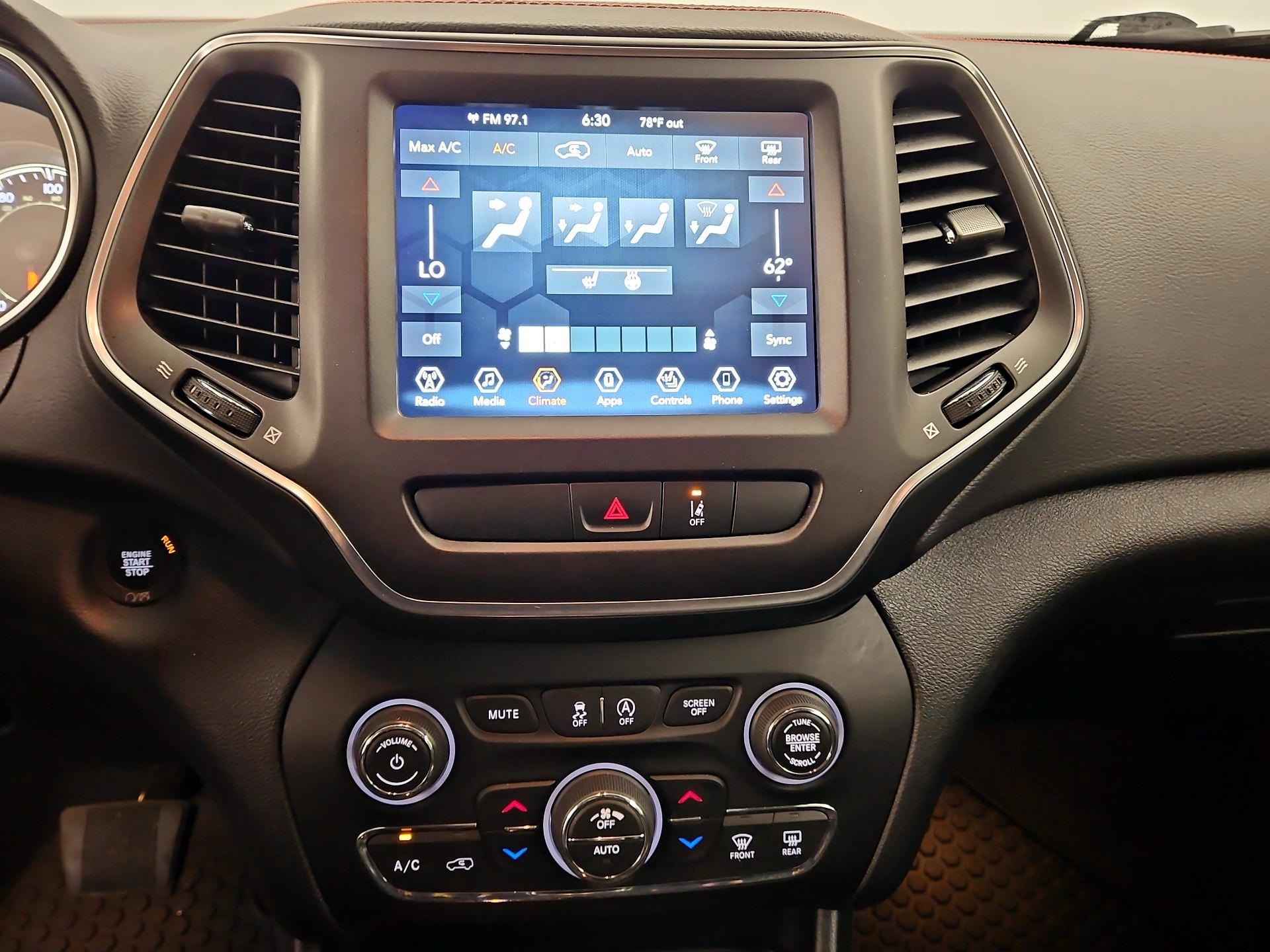 Thumbnail: 2022 Jeep Cherokee - 16