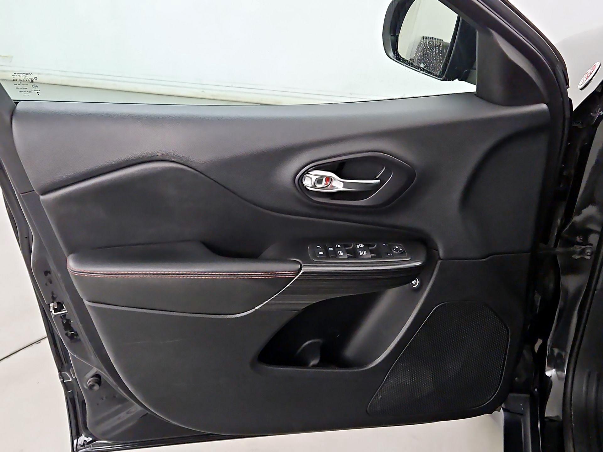 Thumbnail: 2014 Jeep Cherokee - 12