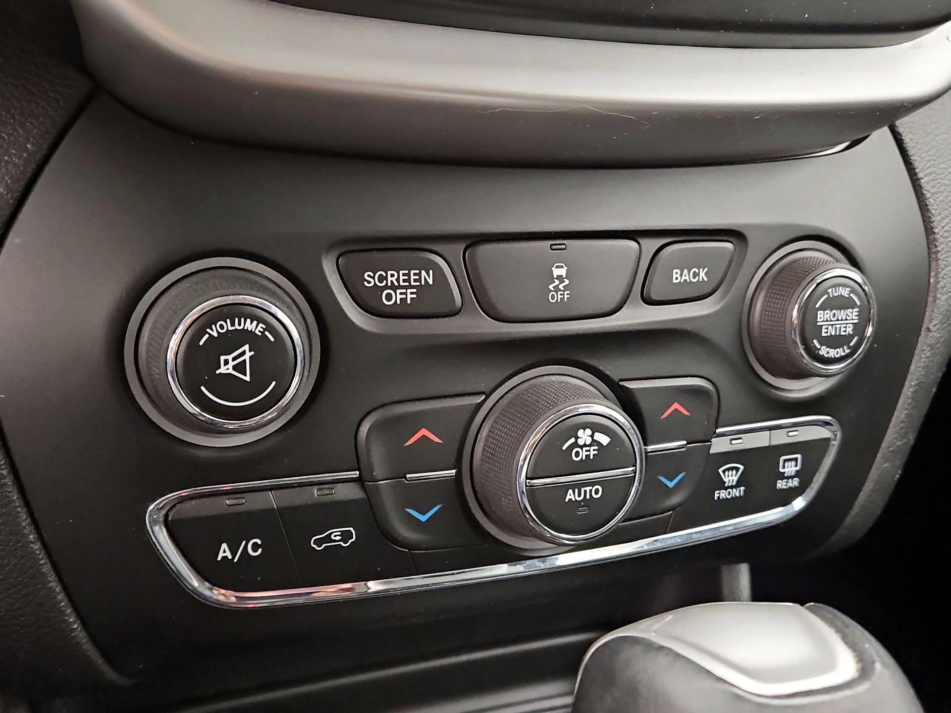 Thumbnail: 2014 Jeep Cherokee - 17