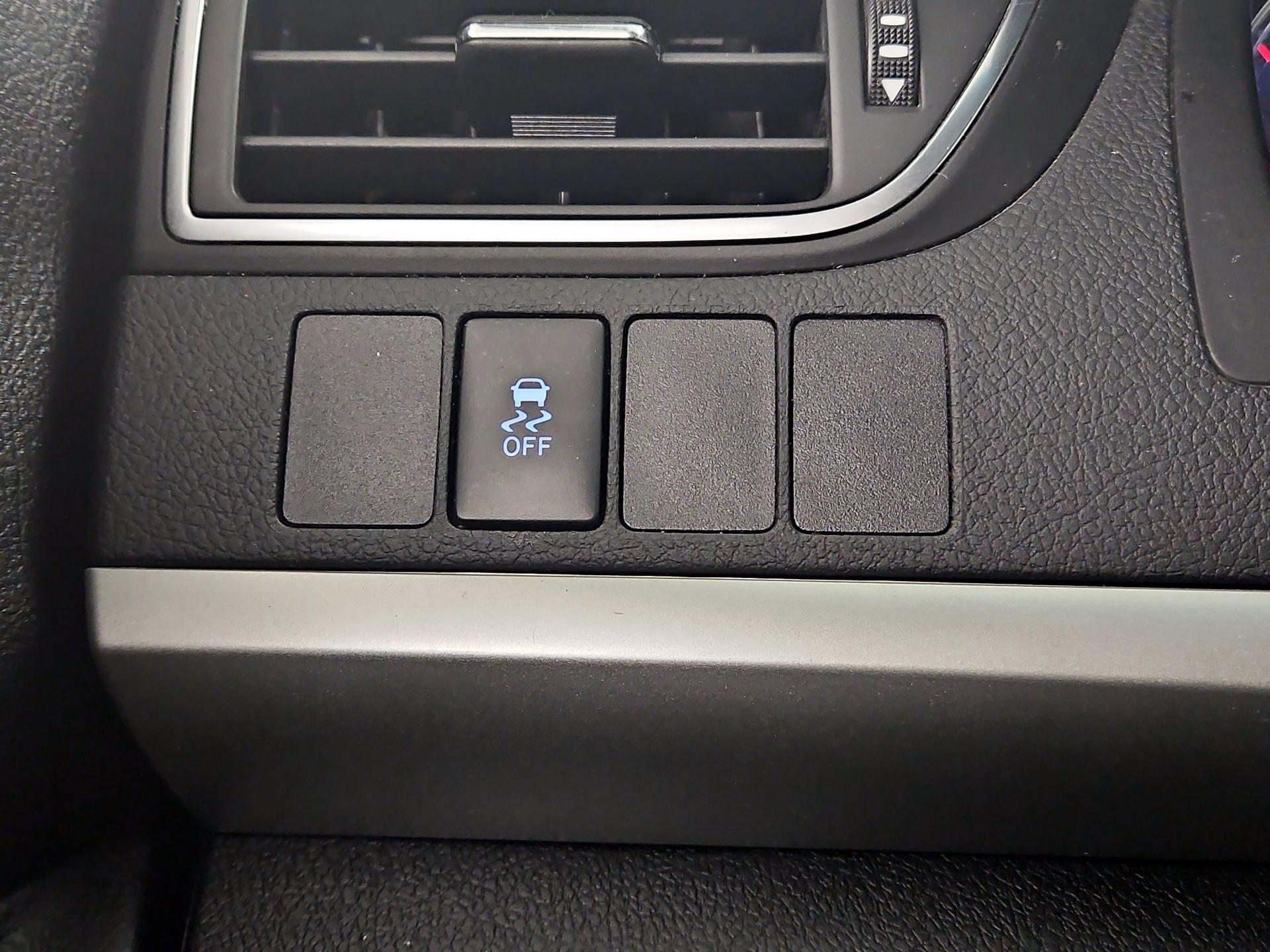 Thumbnail: 2016 Toyota Camry - 13