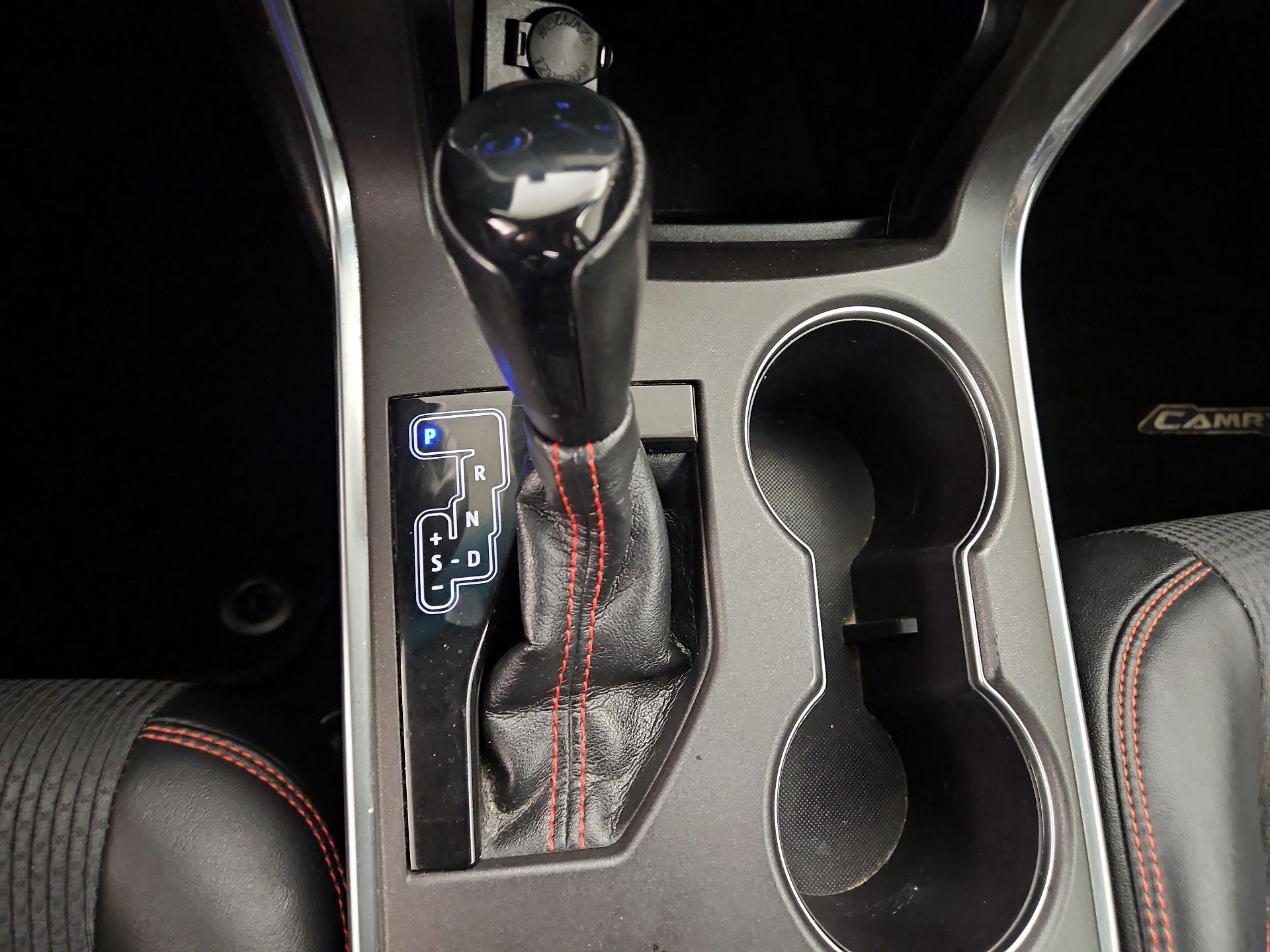 Thumbnail: 2016 Toyota Camry - 17