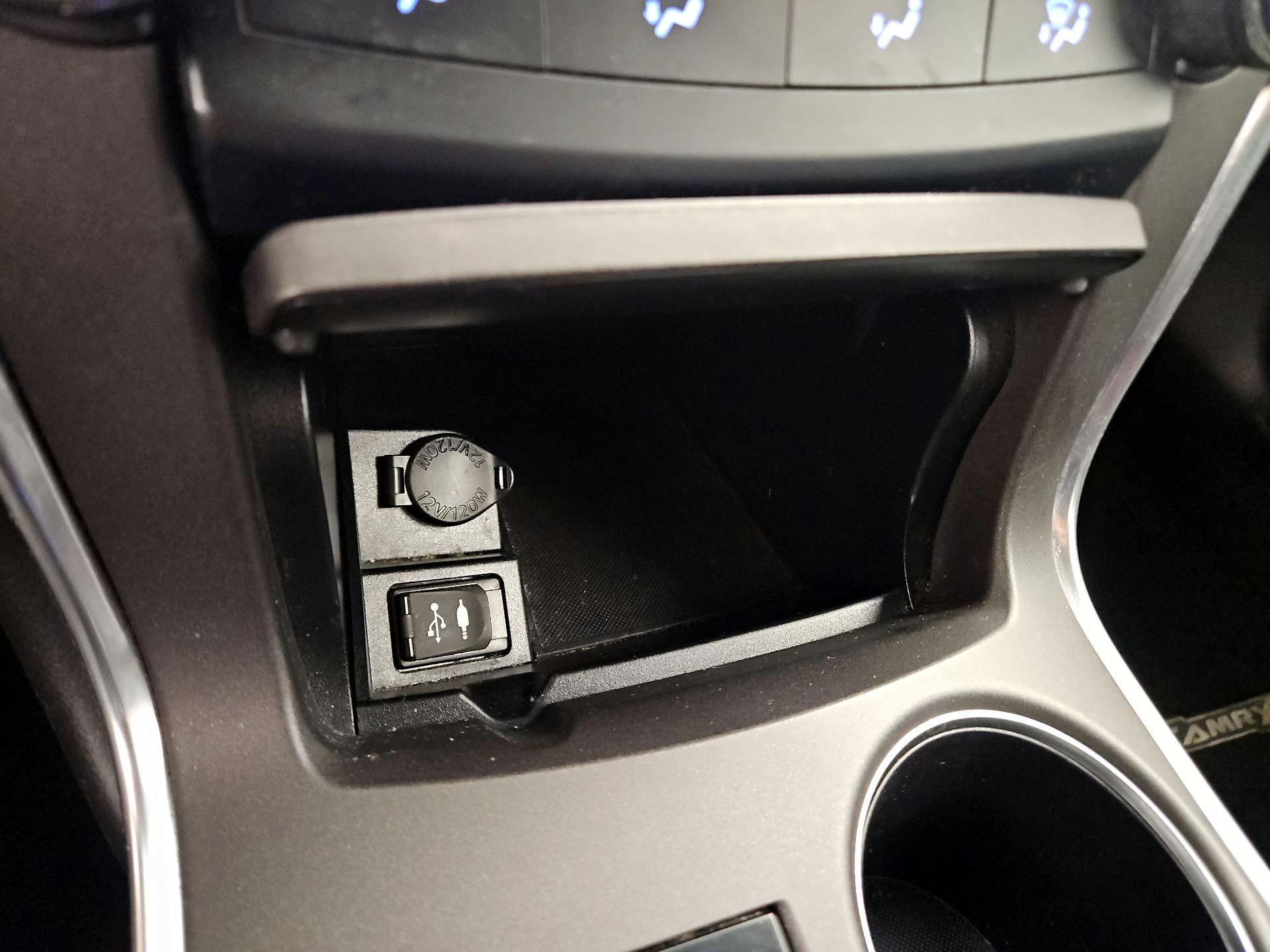 Thumbnail: 2016 Toyota Camry - 18