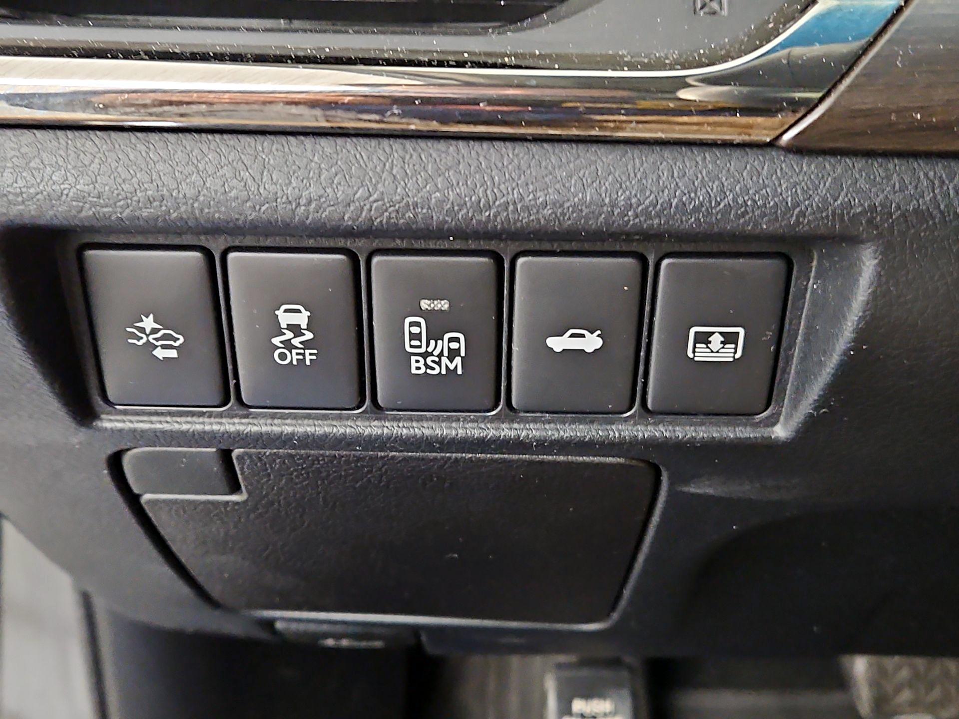 Thumbnail: 2017 Toyota Avalon - 13