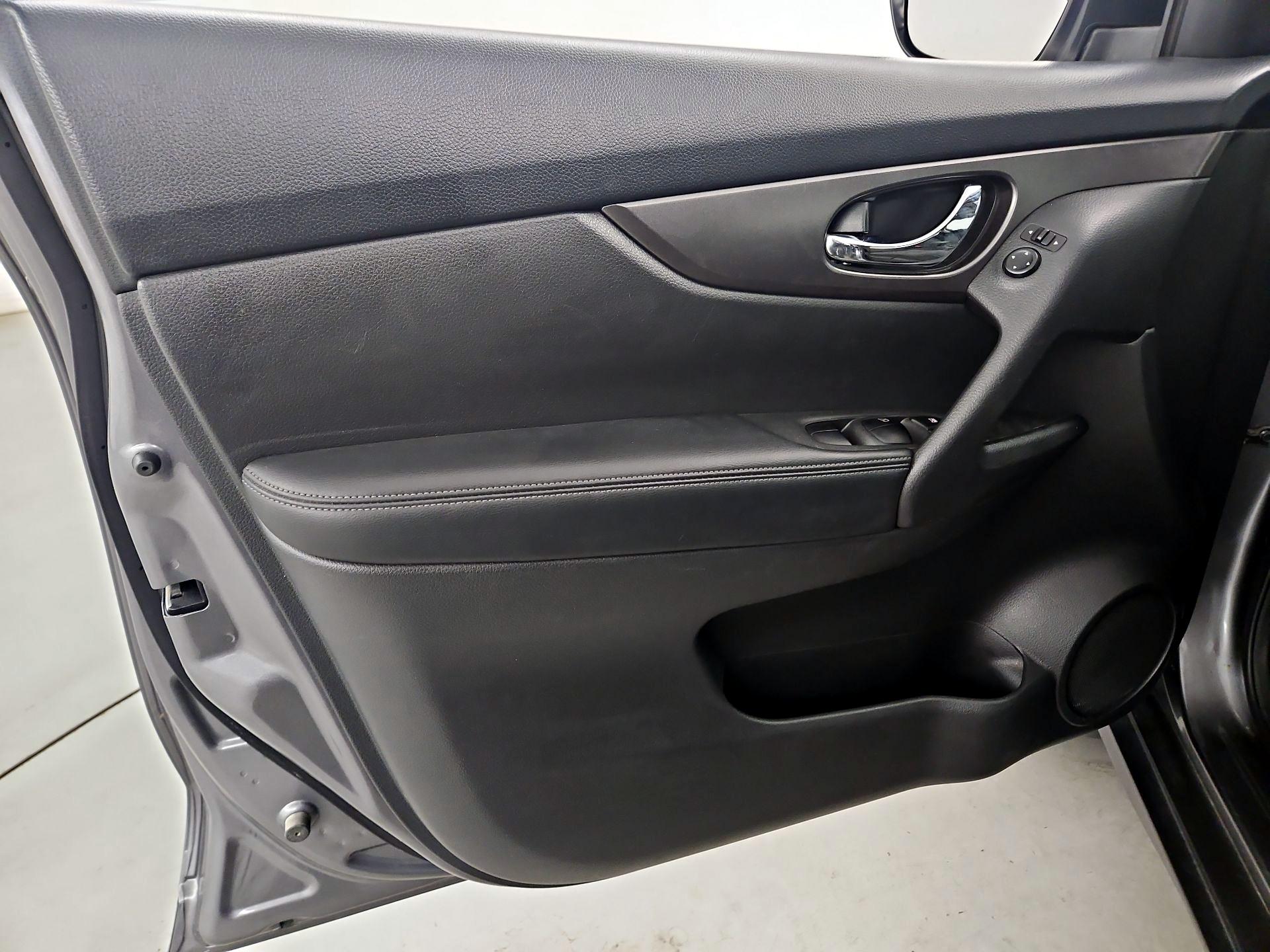 Thumbnail: 2016 Nissan Rogue - 12