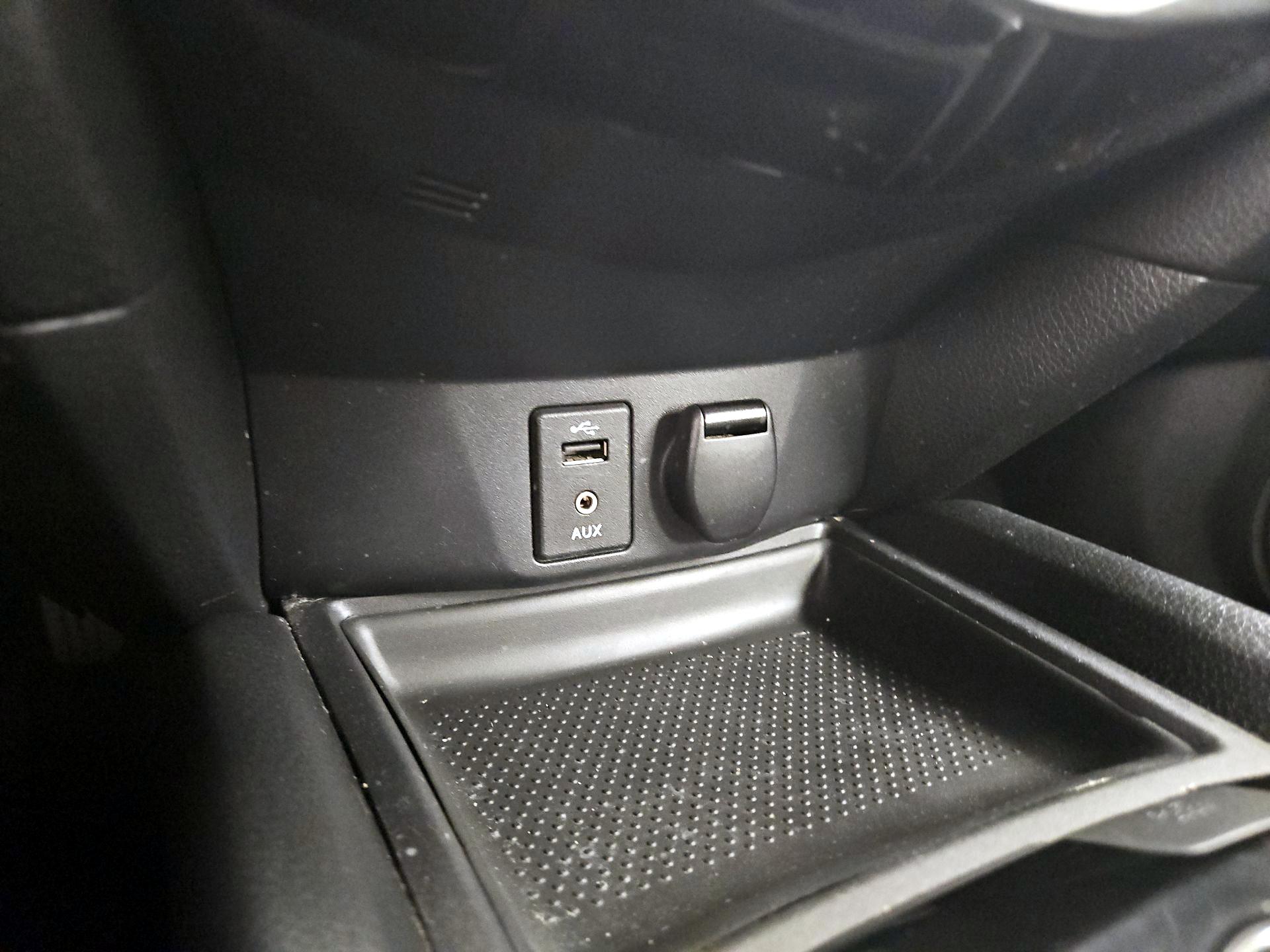 Thumbnail: 2016 Nissan Rogue - 18