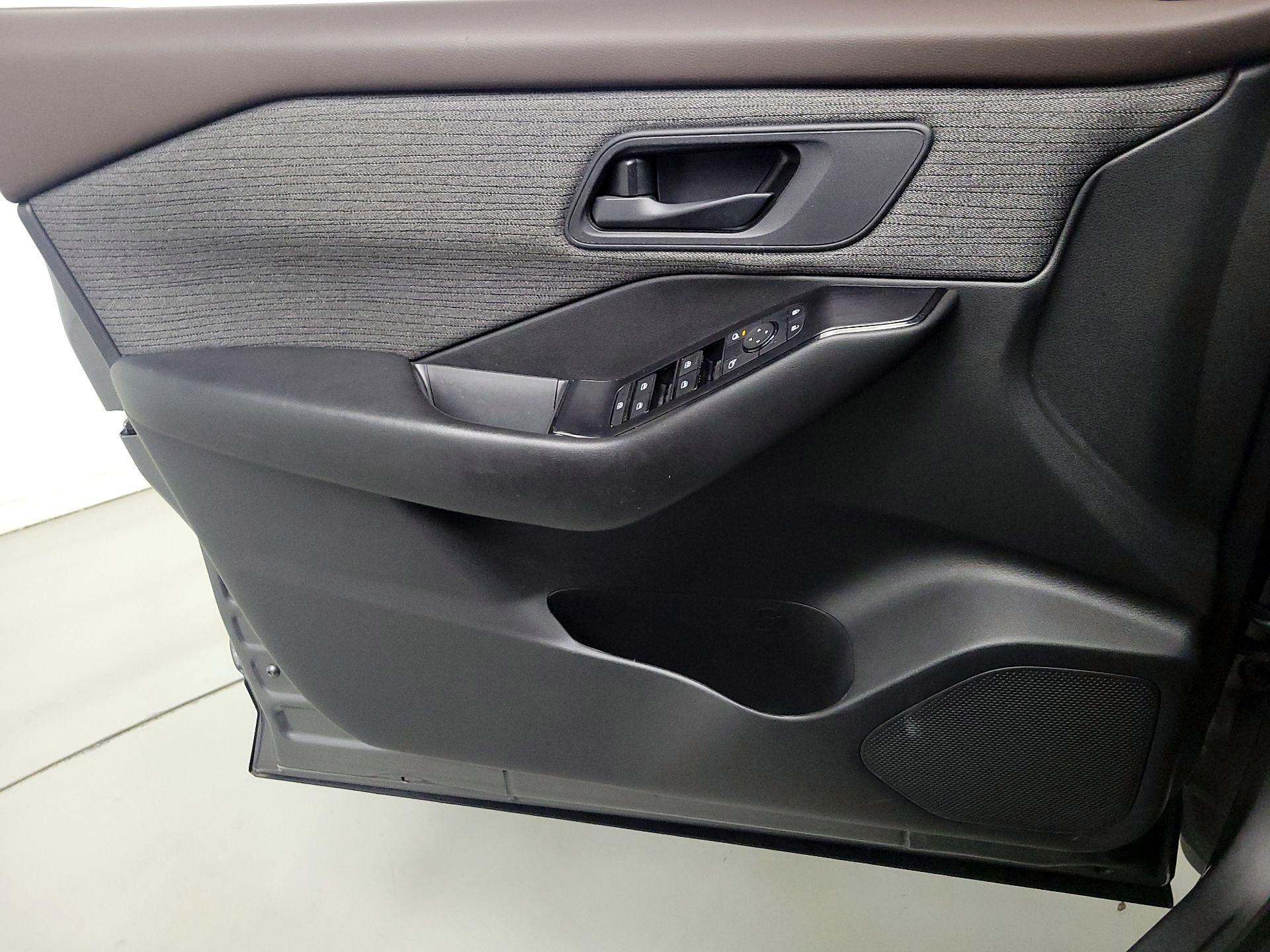 Thumbnail: 2023 Nissan Rogue - 12