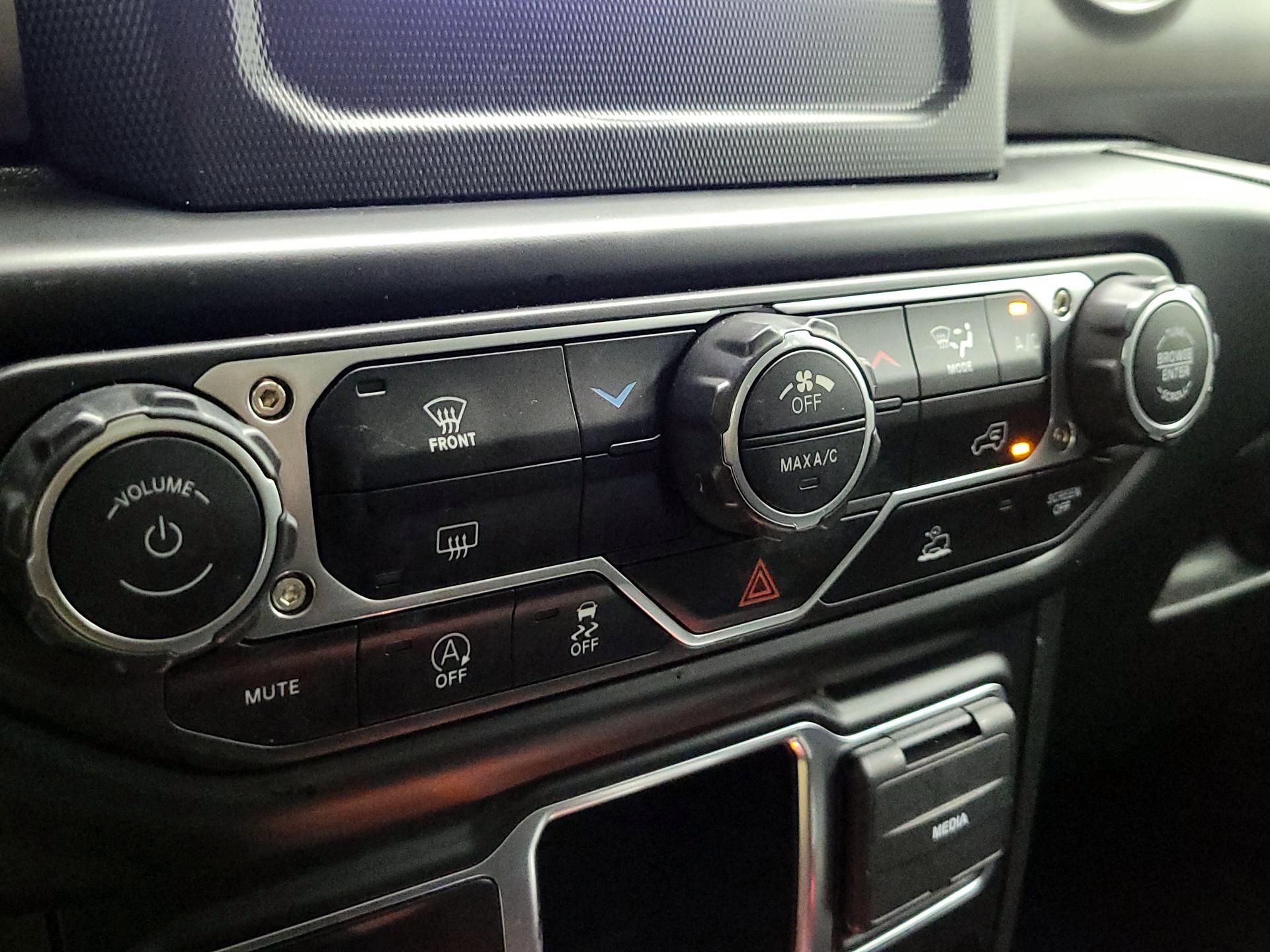 Thumbnail: 2022 Jeep Wrangler - 16