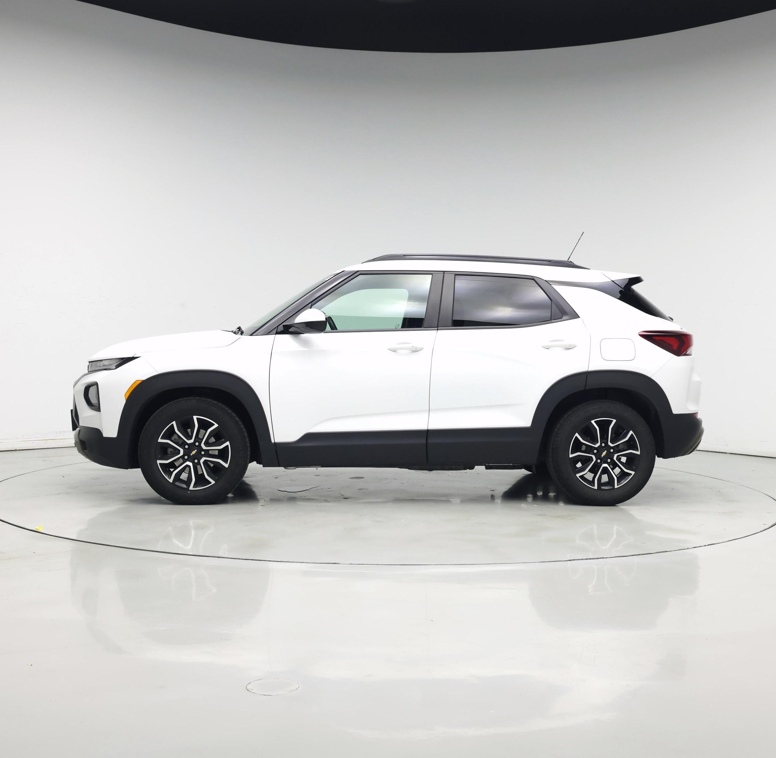 Thumbnail: 2023 Chevrolet TrailBlazer - 3