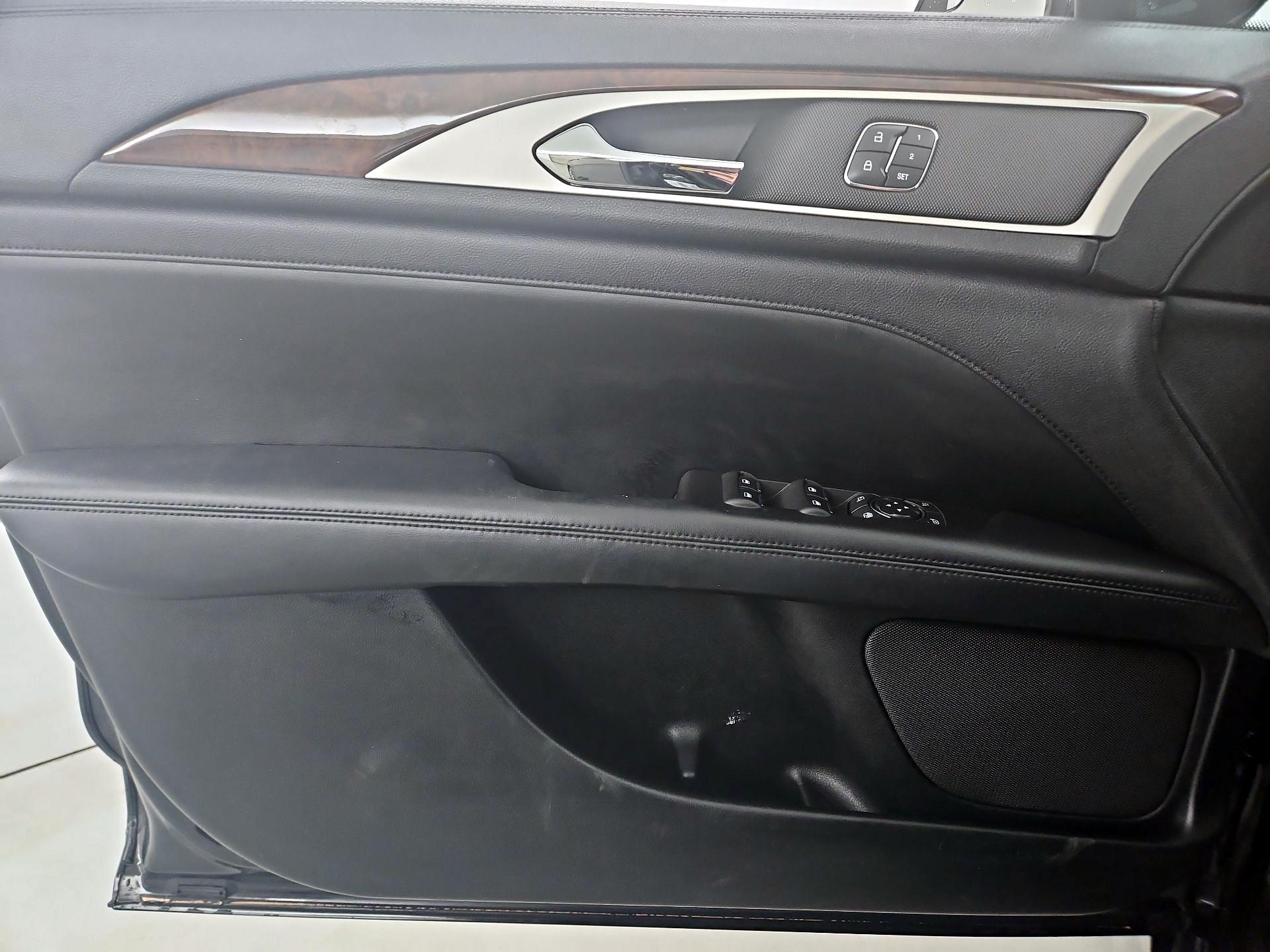 Thumbnail: 2017 Lincoln MKZ - 12