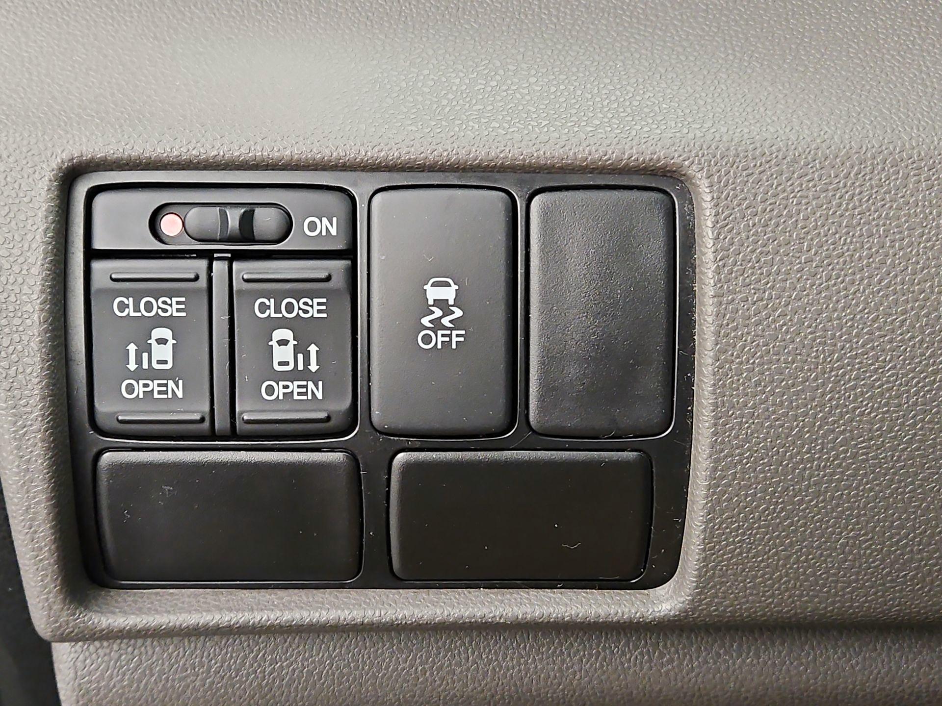 Thumbnail: 2016 Honda Odyssey - 13