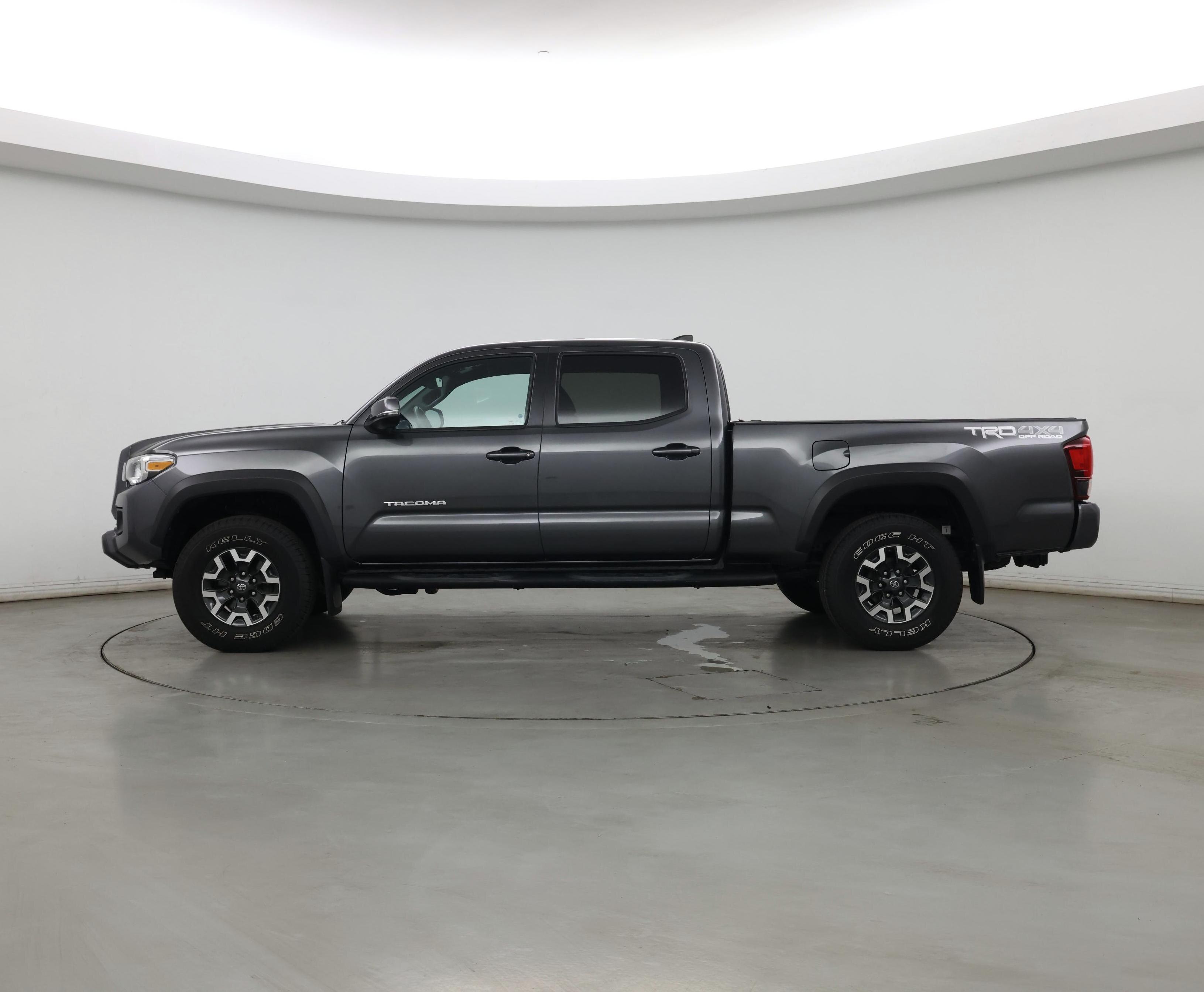 Thumbnail: 2018 Toyota Tacoma - 3