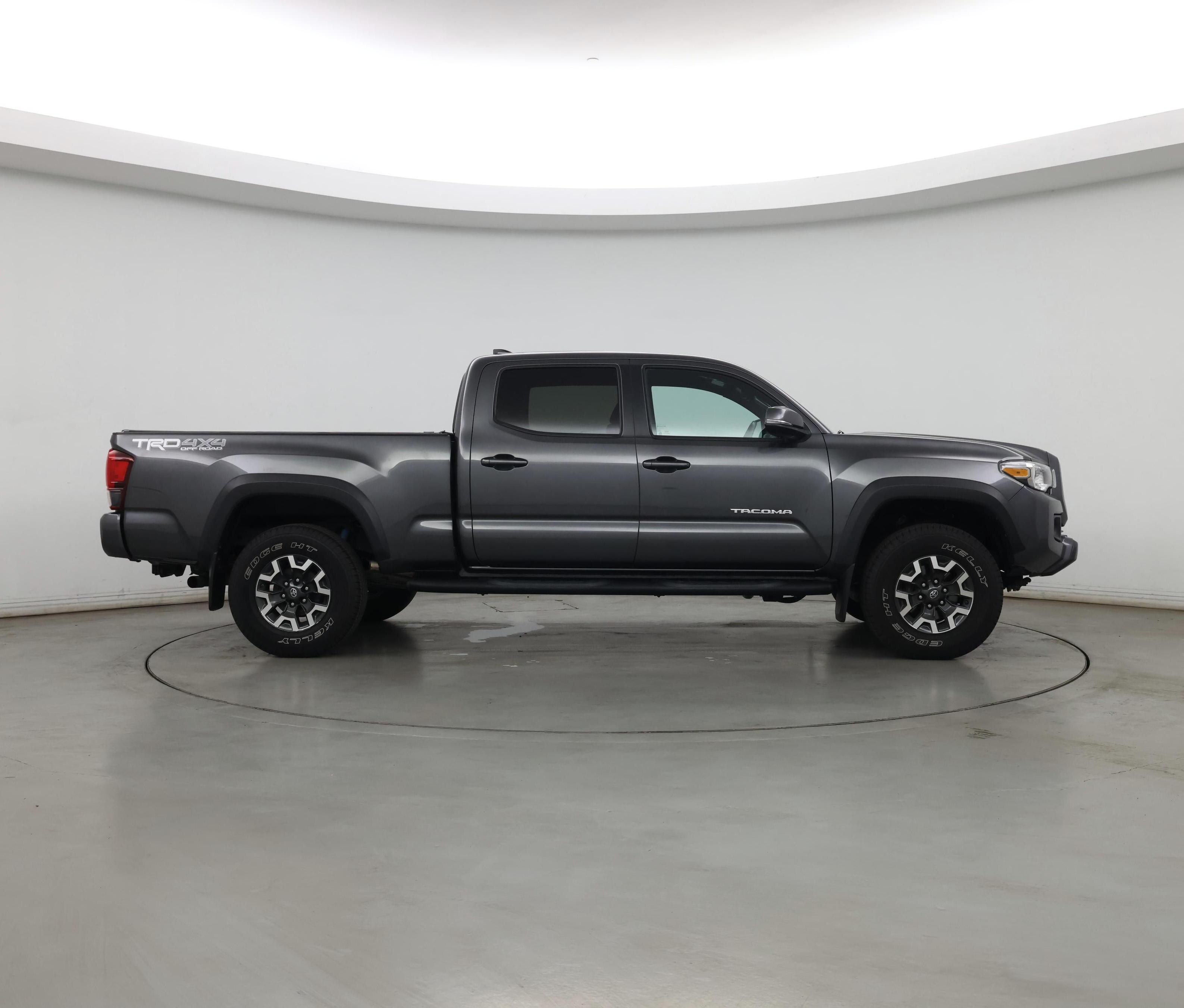 Thumbnail: 2018 Toyota Tacoma - 7