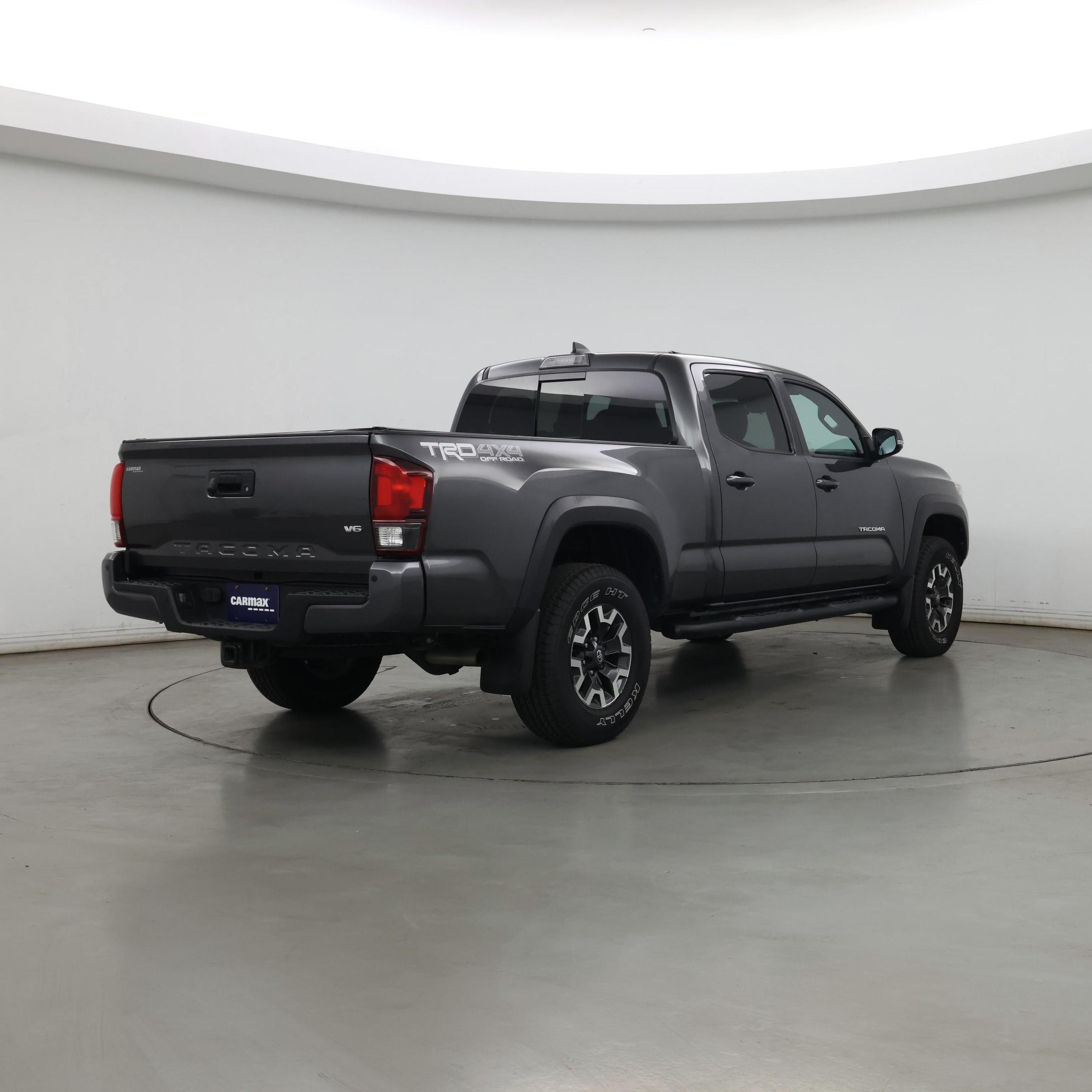 Thumbnail: 2018 Toyota Tacoma - 8