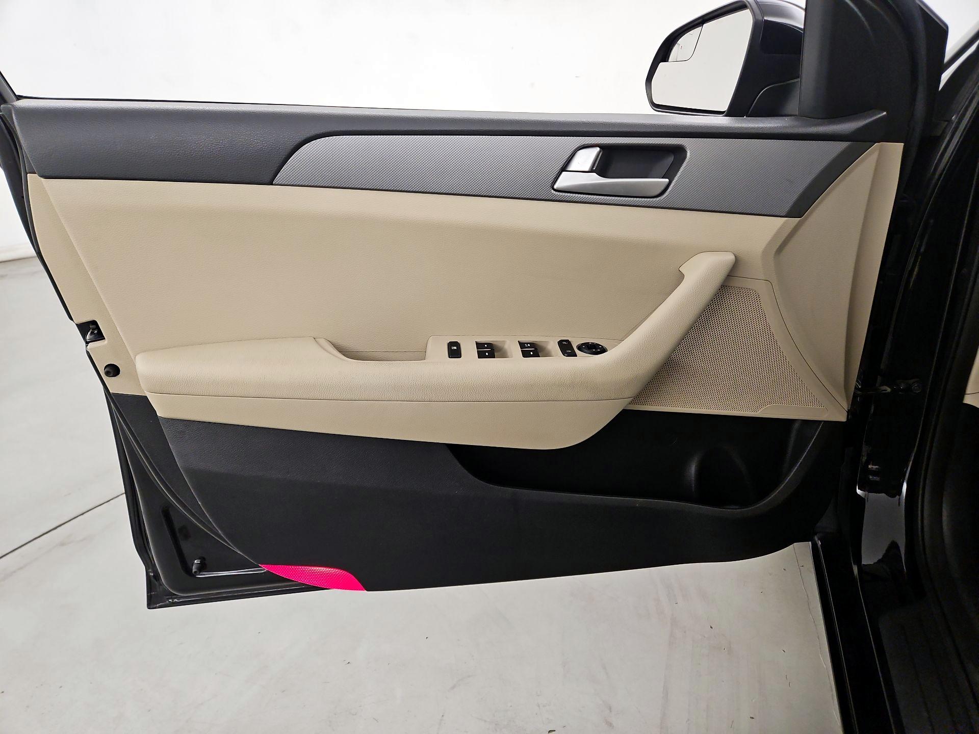 Thumbnail: 2016 Hyundai Sonata - 12