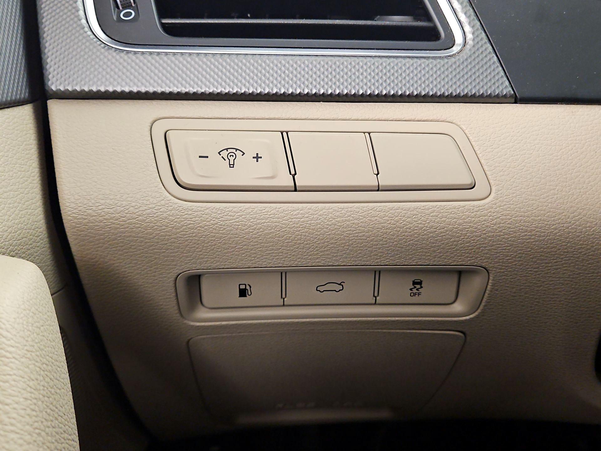 Thumbnail: 2016 Hyundai Sonata - 13