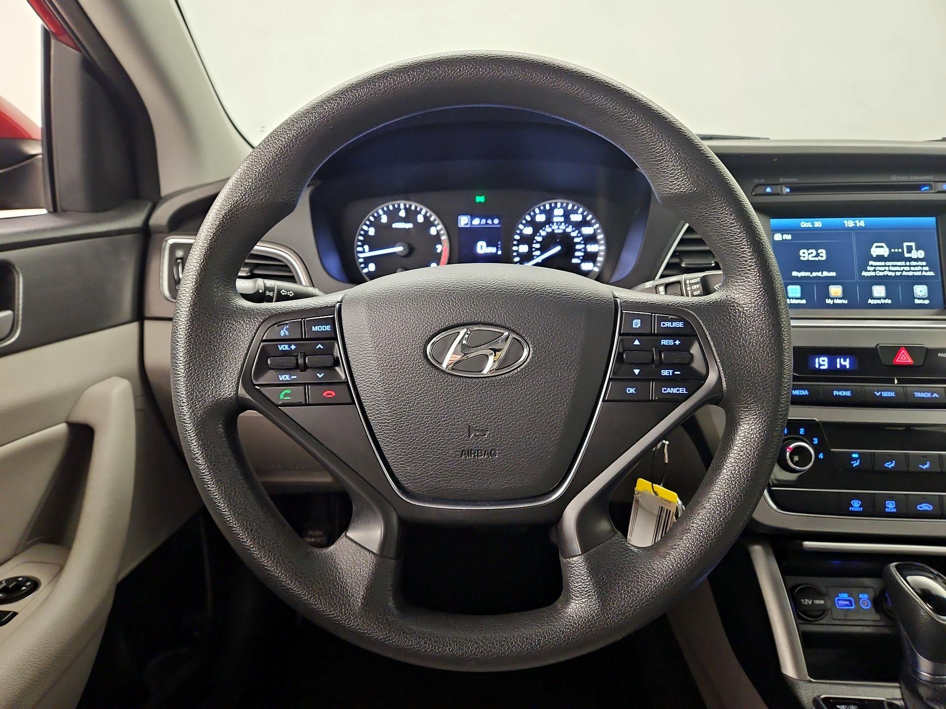 Thumbnail: 2016 Hyundai Sonata - 10