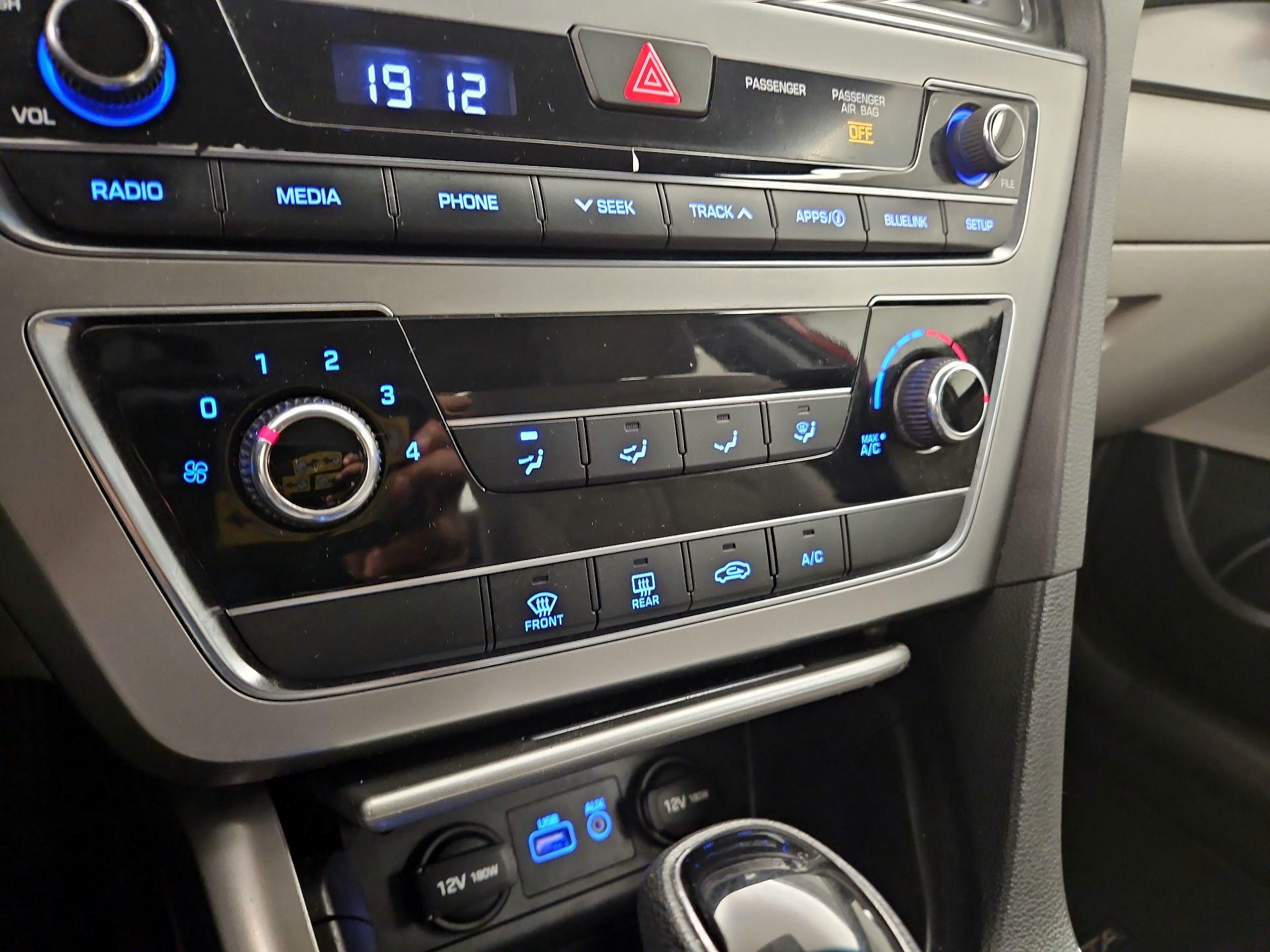 Thumbnail: 2016 Hyundai Sonata - 16