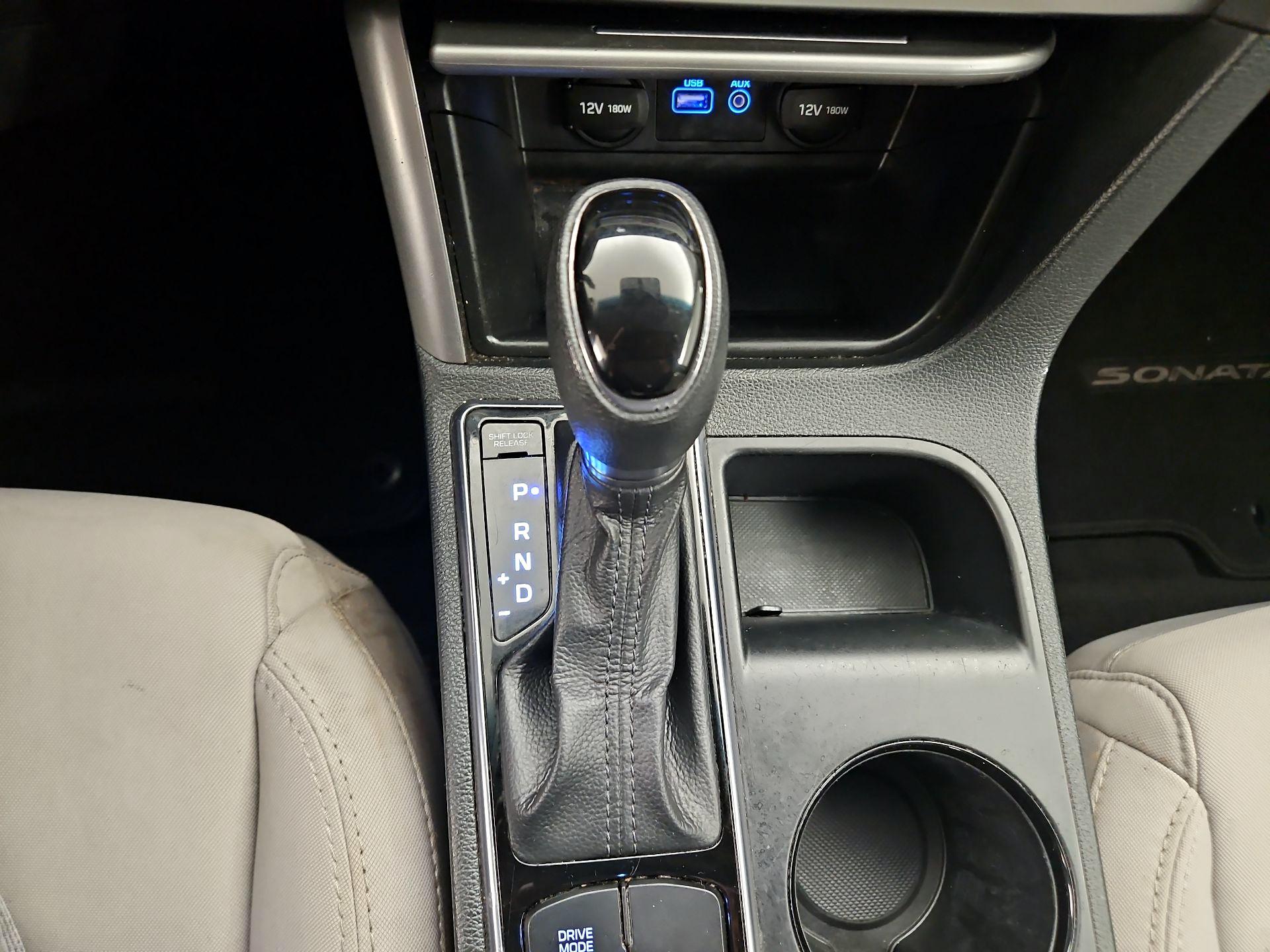 Thumbnail: 2016 Hyundai Sonata - 17