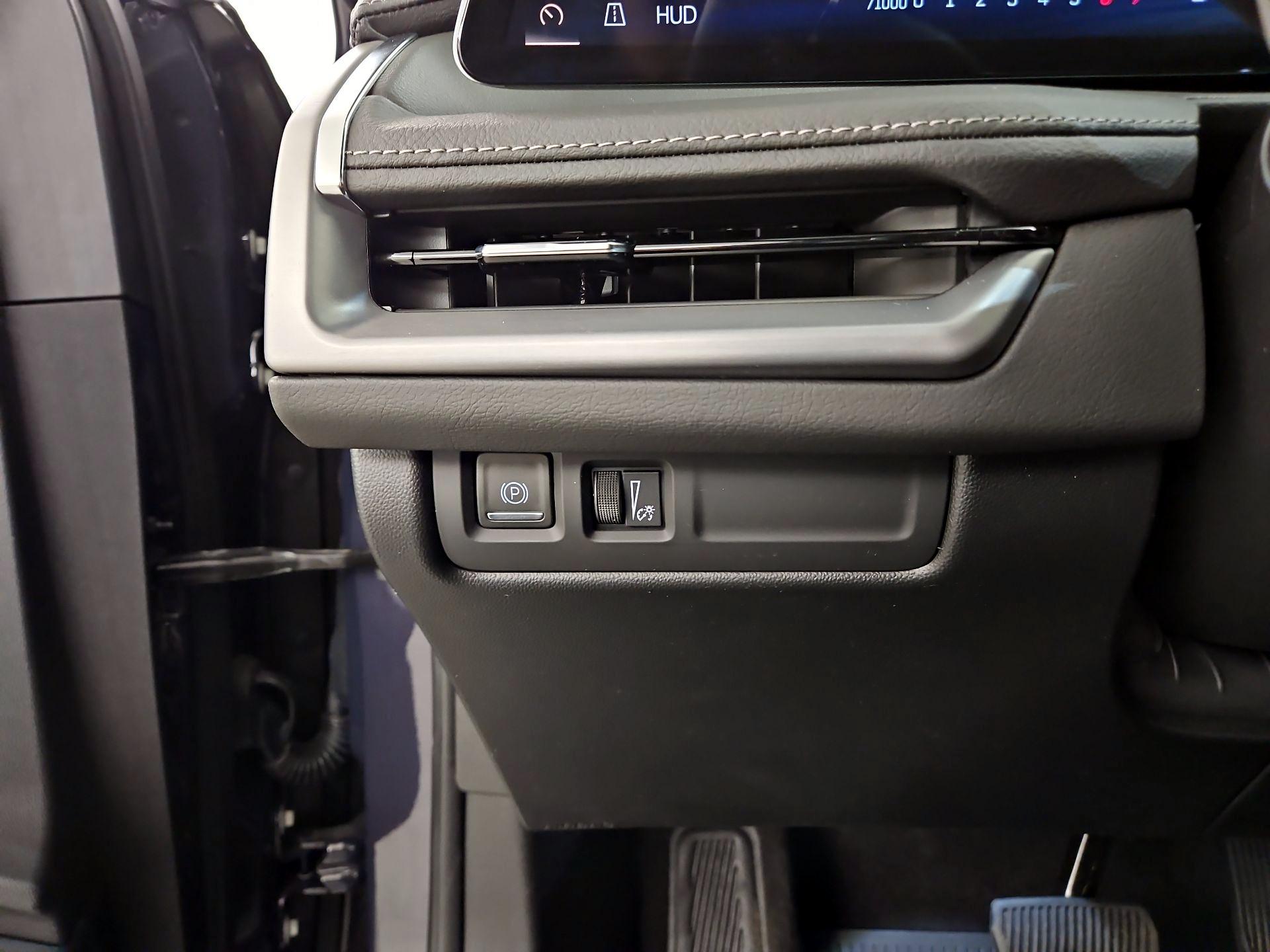 Thumbnail: 2024 Cadillac XT4 - 13