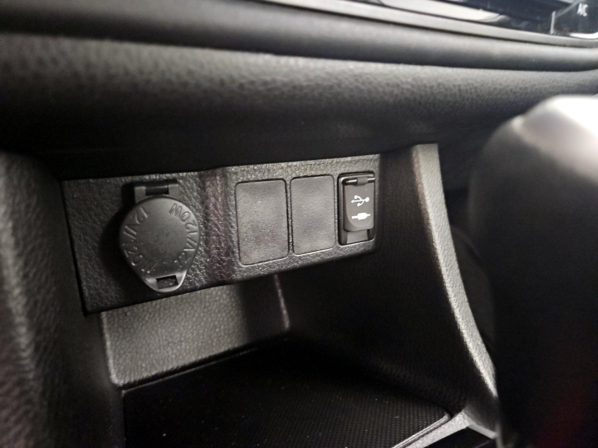 Thumbnail: 2019 Toyota Corolla - 18