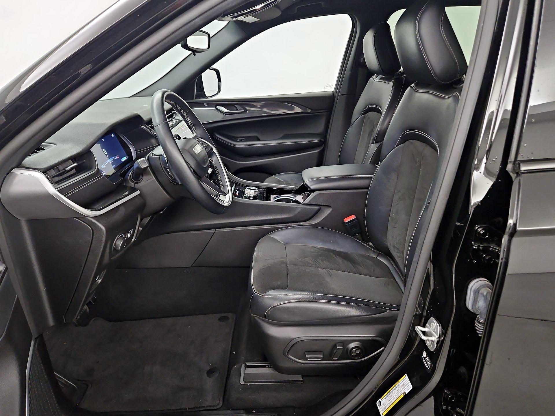 Thumbnail: 2022 Jeep Grand Cherokee - 11