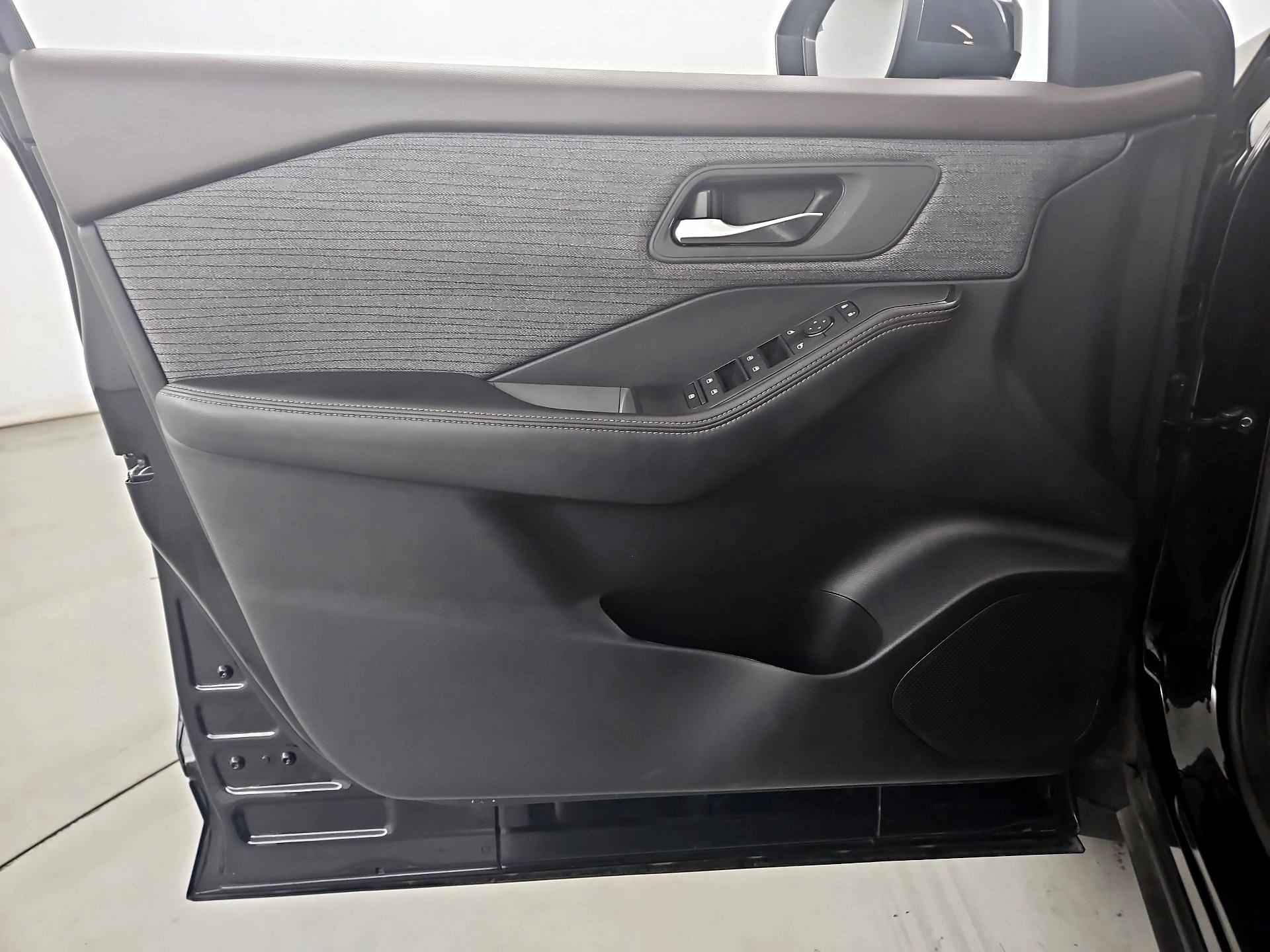 Thumbnail: 2023 Nissan Rogue - 12