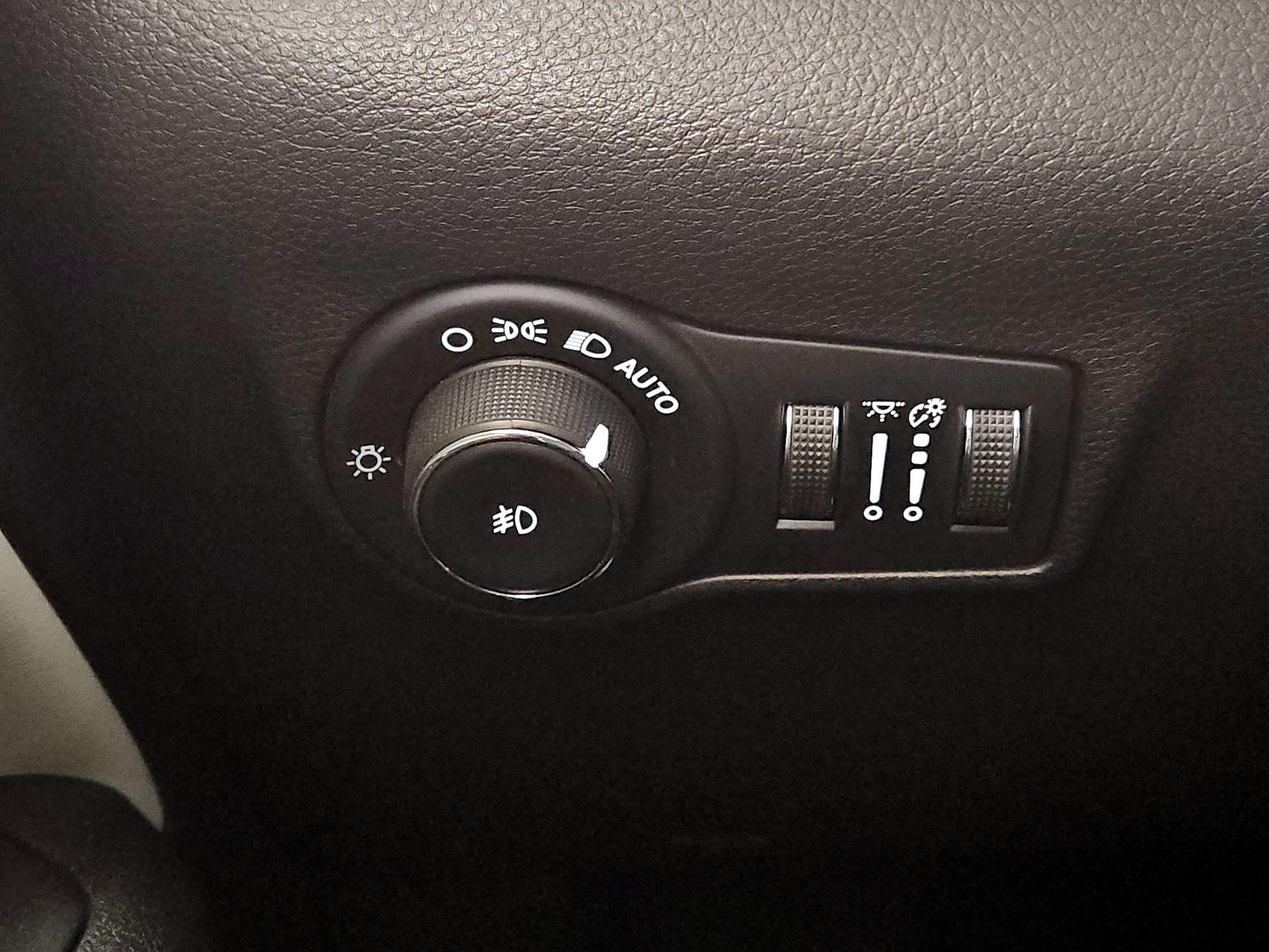 Thumbnail: 2022 Jeep Compass - 13